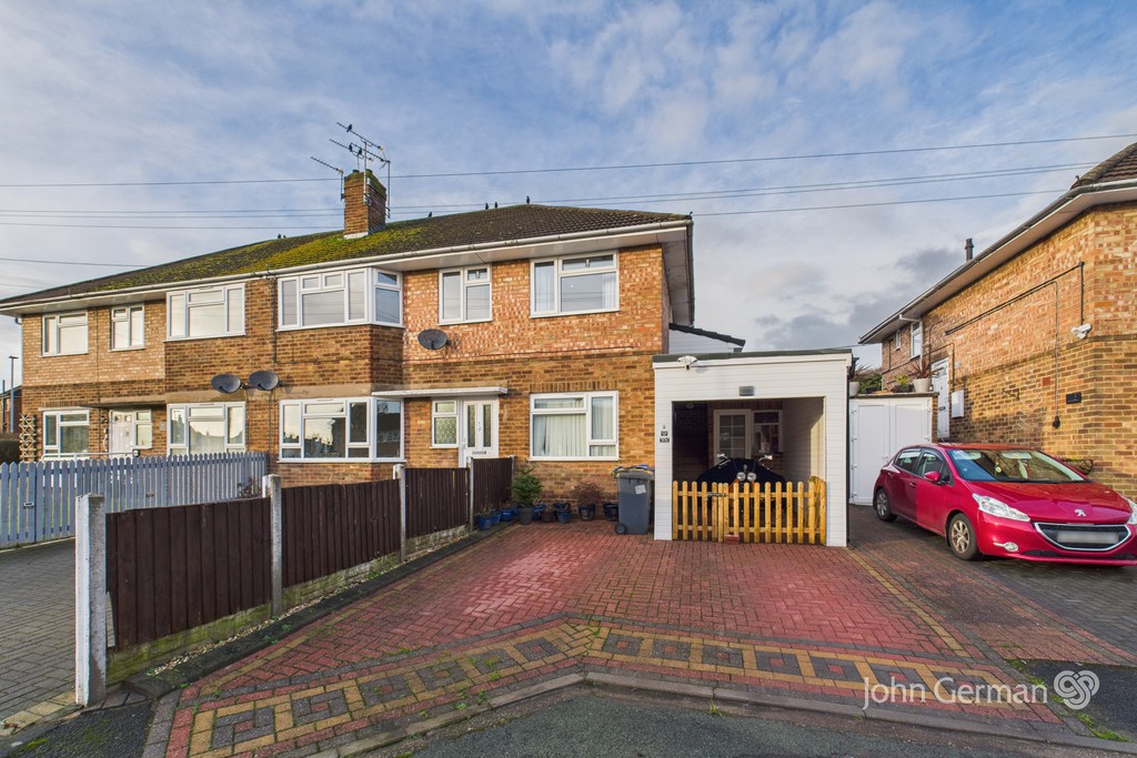3 bedroom Flat For Sale
