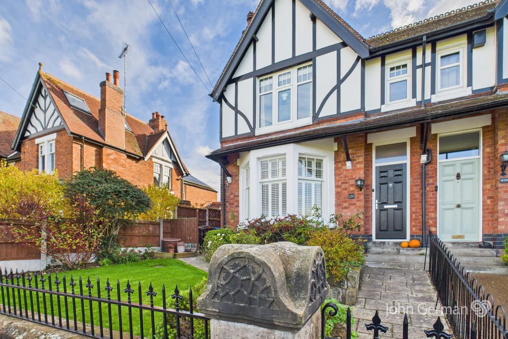 4 bedroom Semi-detached house For Sale
