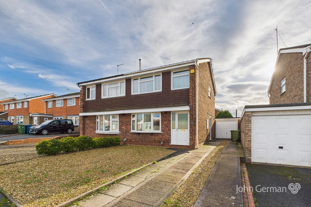 3 bedroom Semi-detached house For Sale