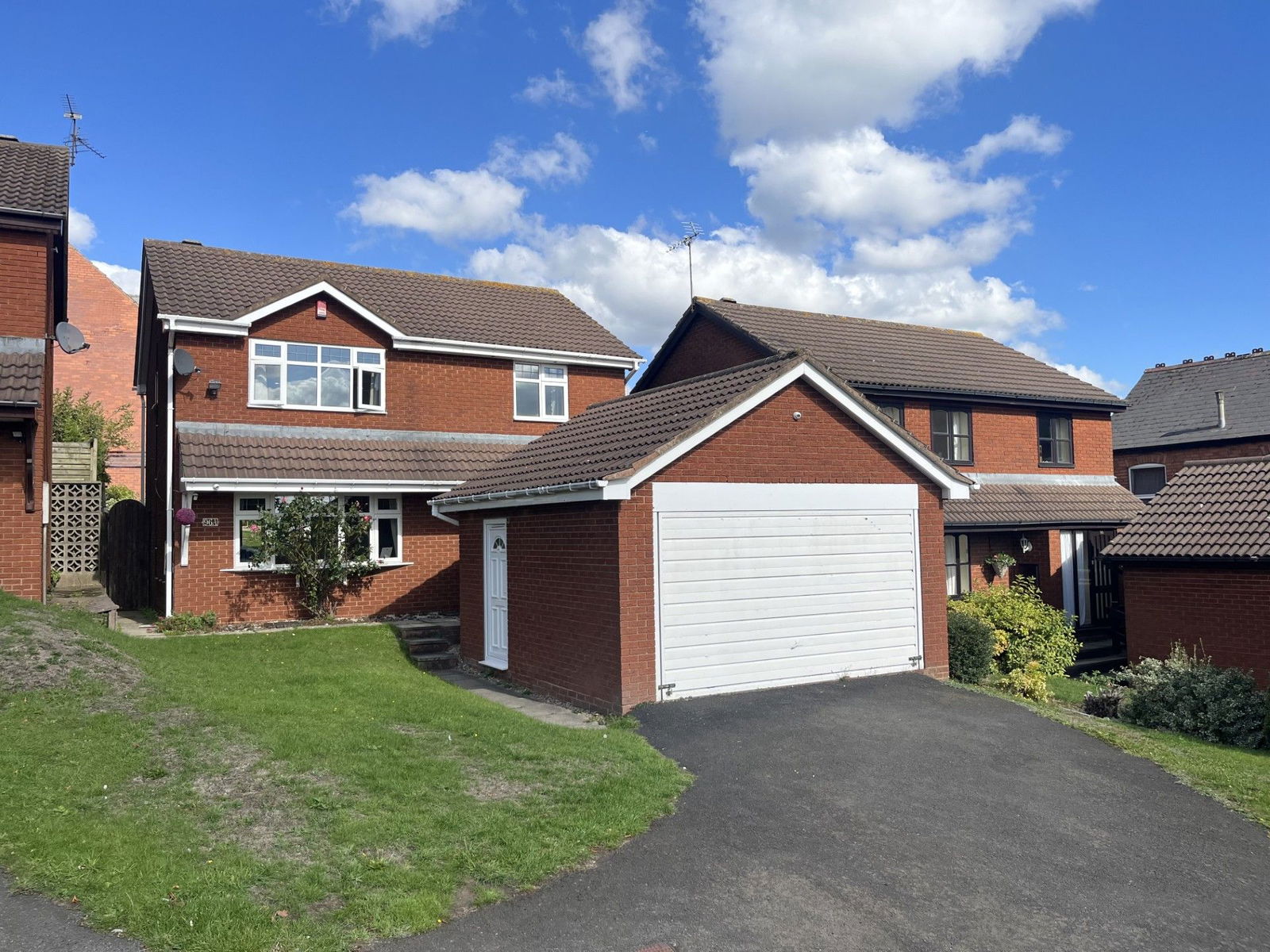 4 bedroom Detached house Under Offer