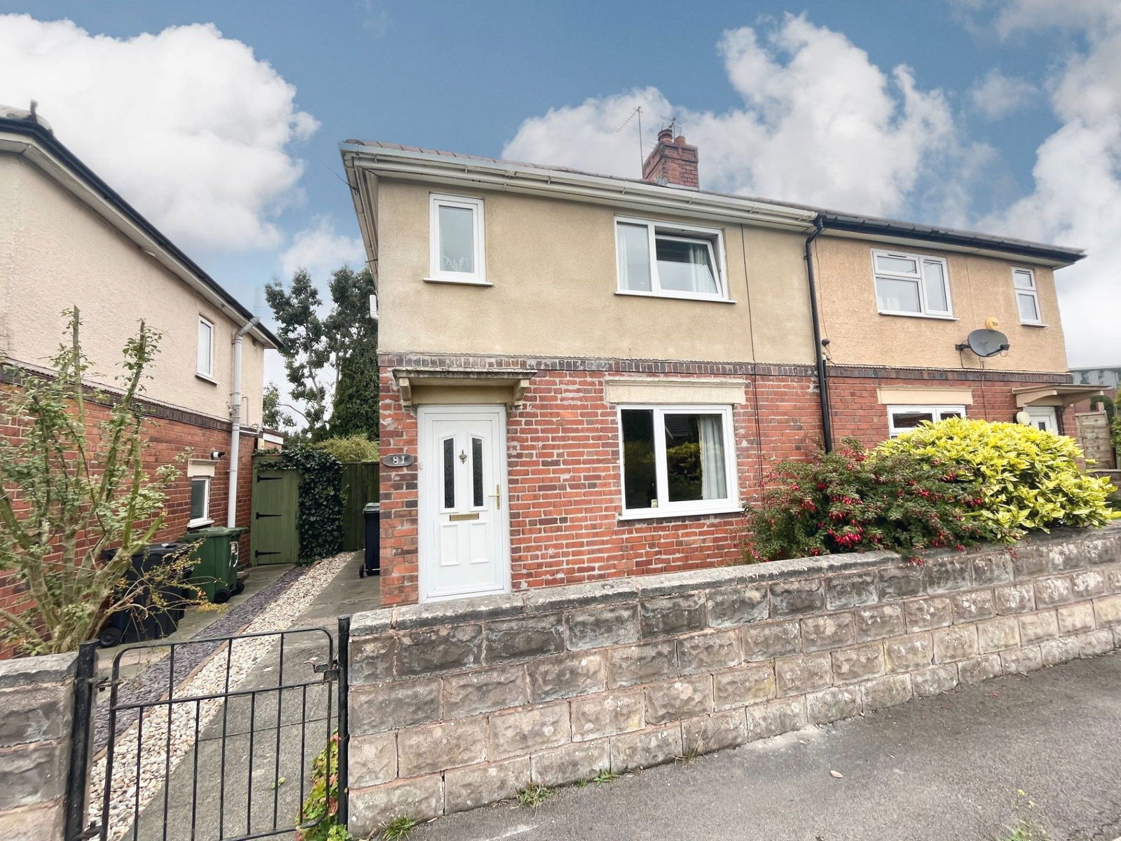2 bedroom Semi-detached house For Sale