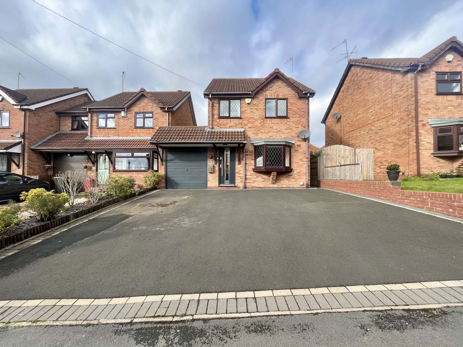 3 bedroom Detached house Under Offer