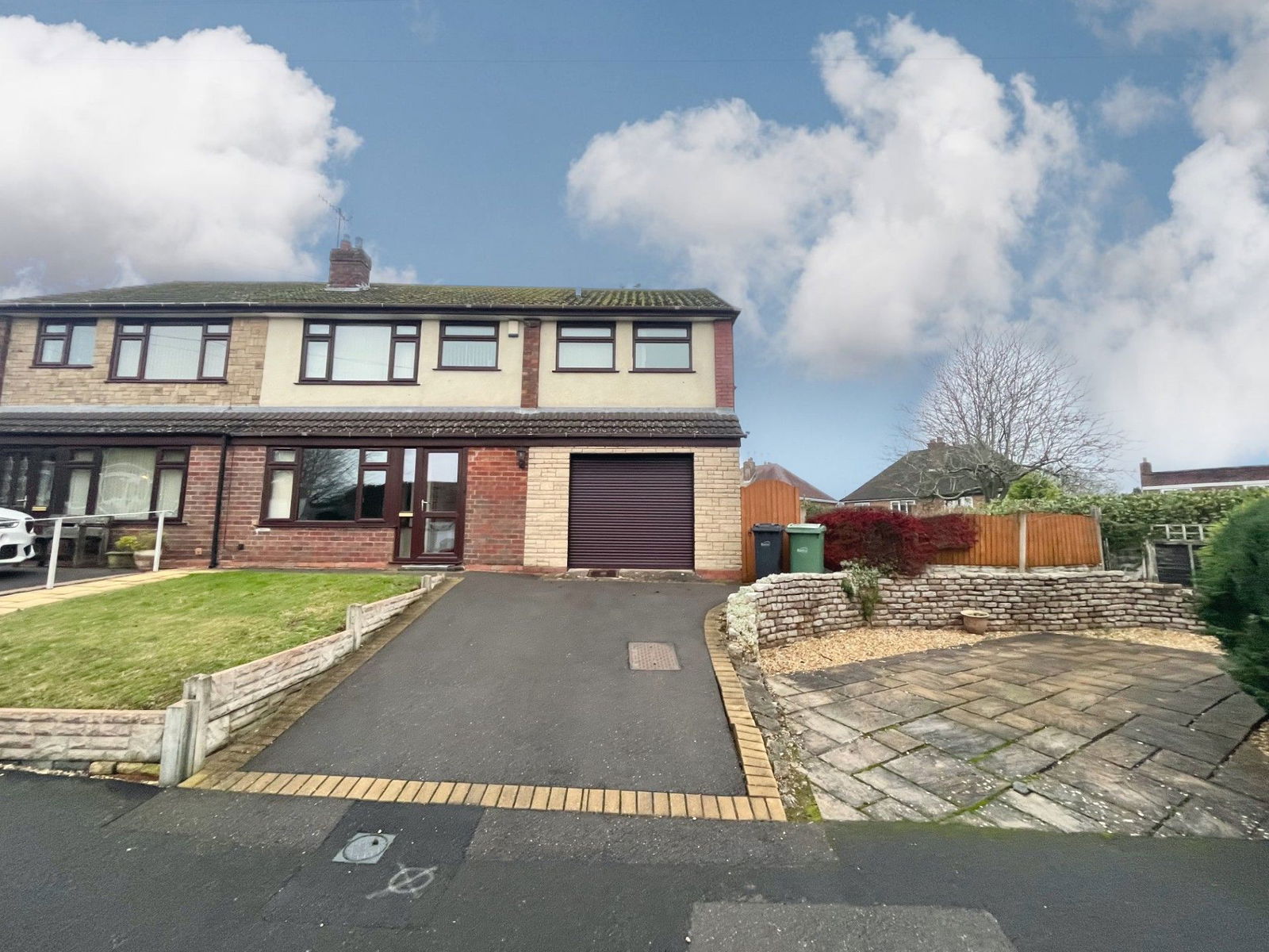 4 bedroom Semi-detached house For Sale