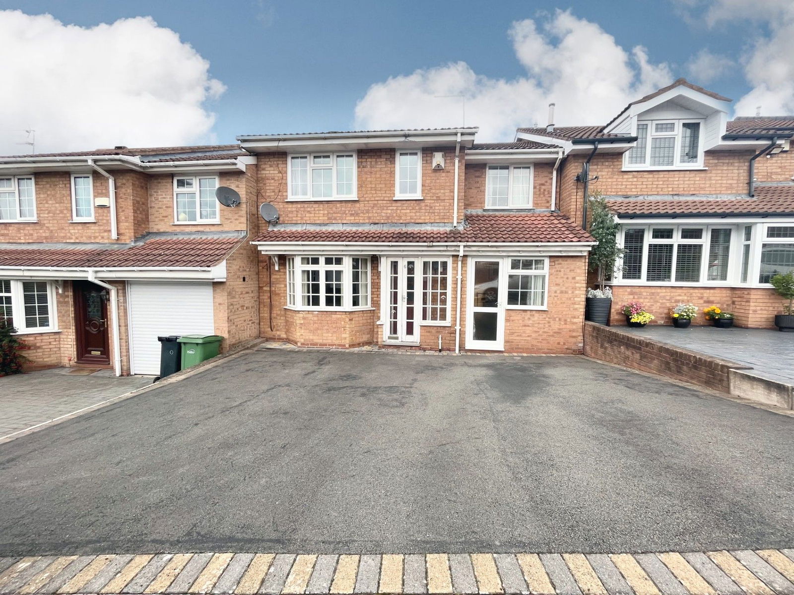 3 bedroom Detached house Under Offer