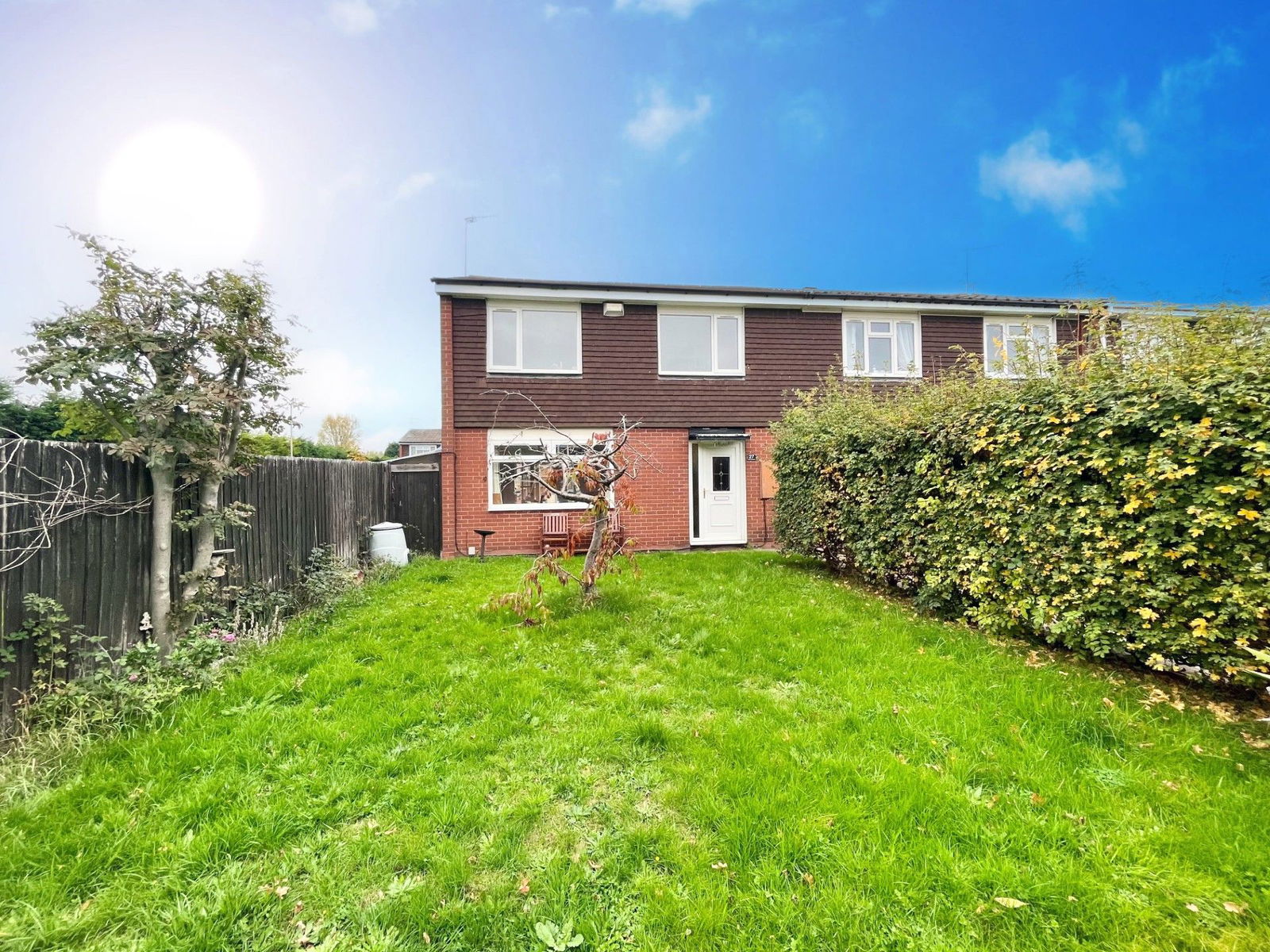 3 bedroom Semi-detached house Under Offer