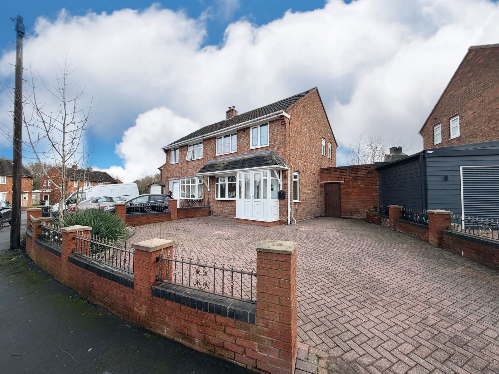 2 bedroom Semi-detached house Under Offer