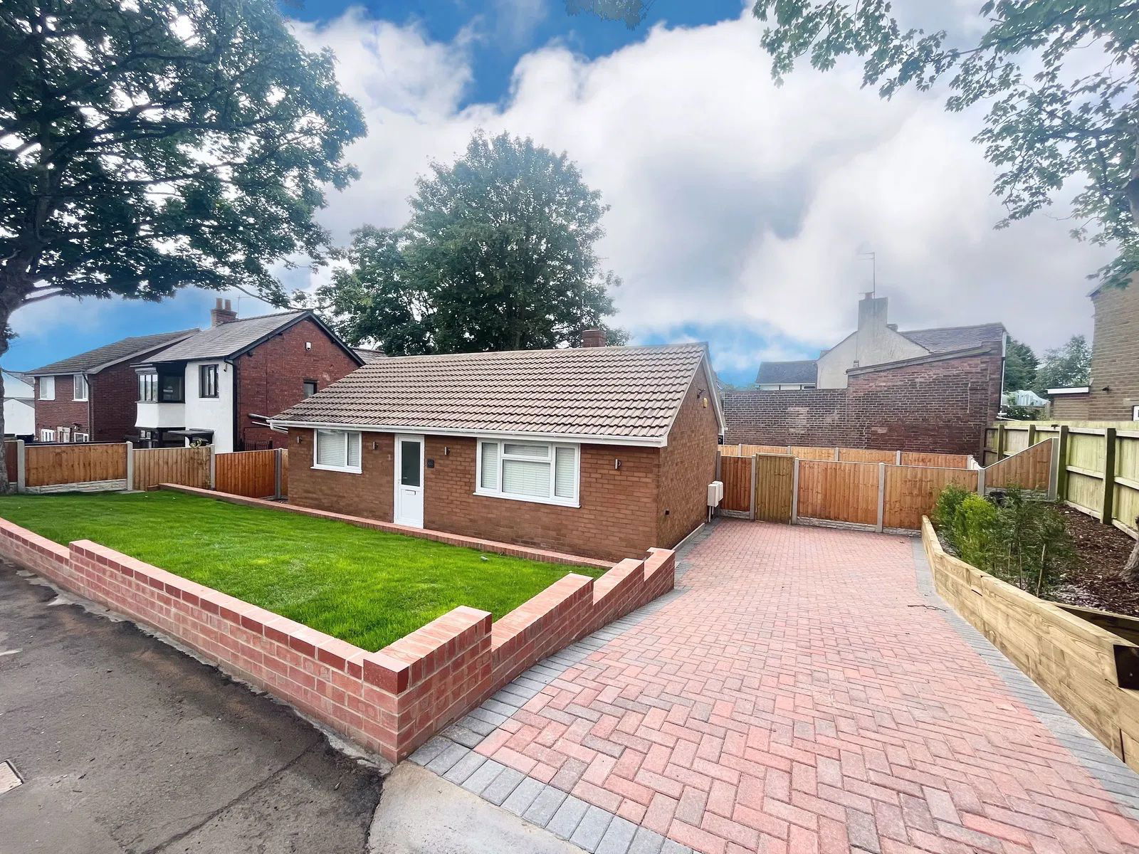 2 bedroom Detached bungalow For Sale