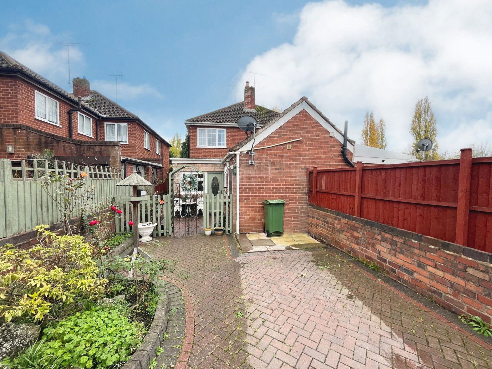 2 bedroom Semi-detached house For Sale