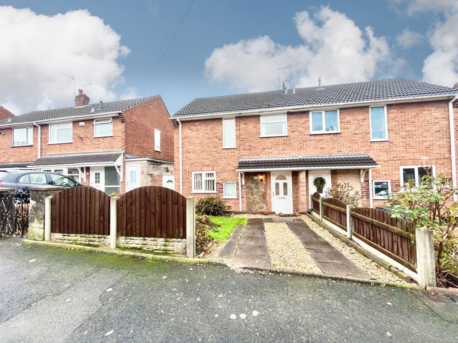 3 bedroom Semi-detached house For Sale