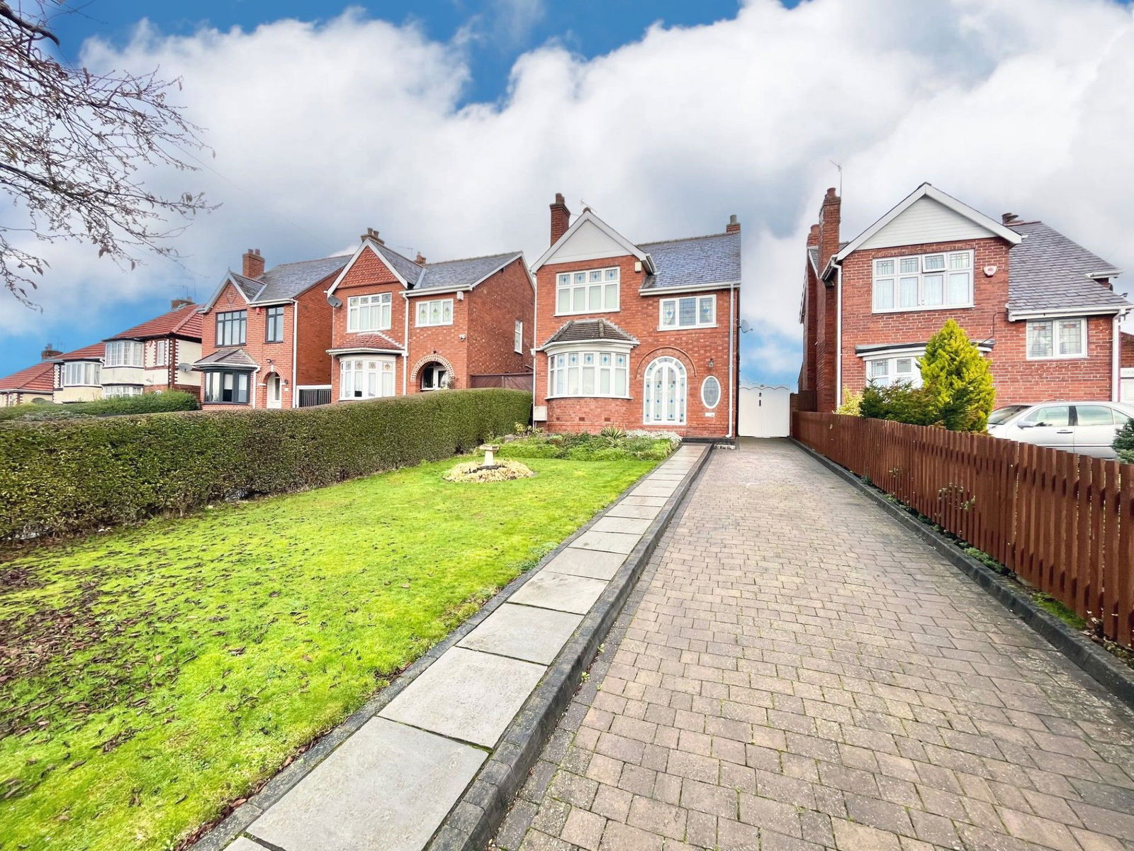 3 bedroom Detached house Under Offer