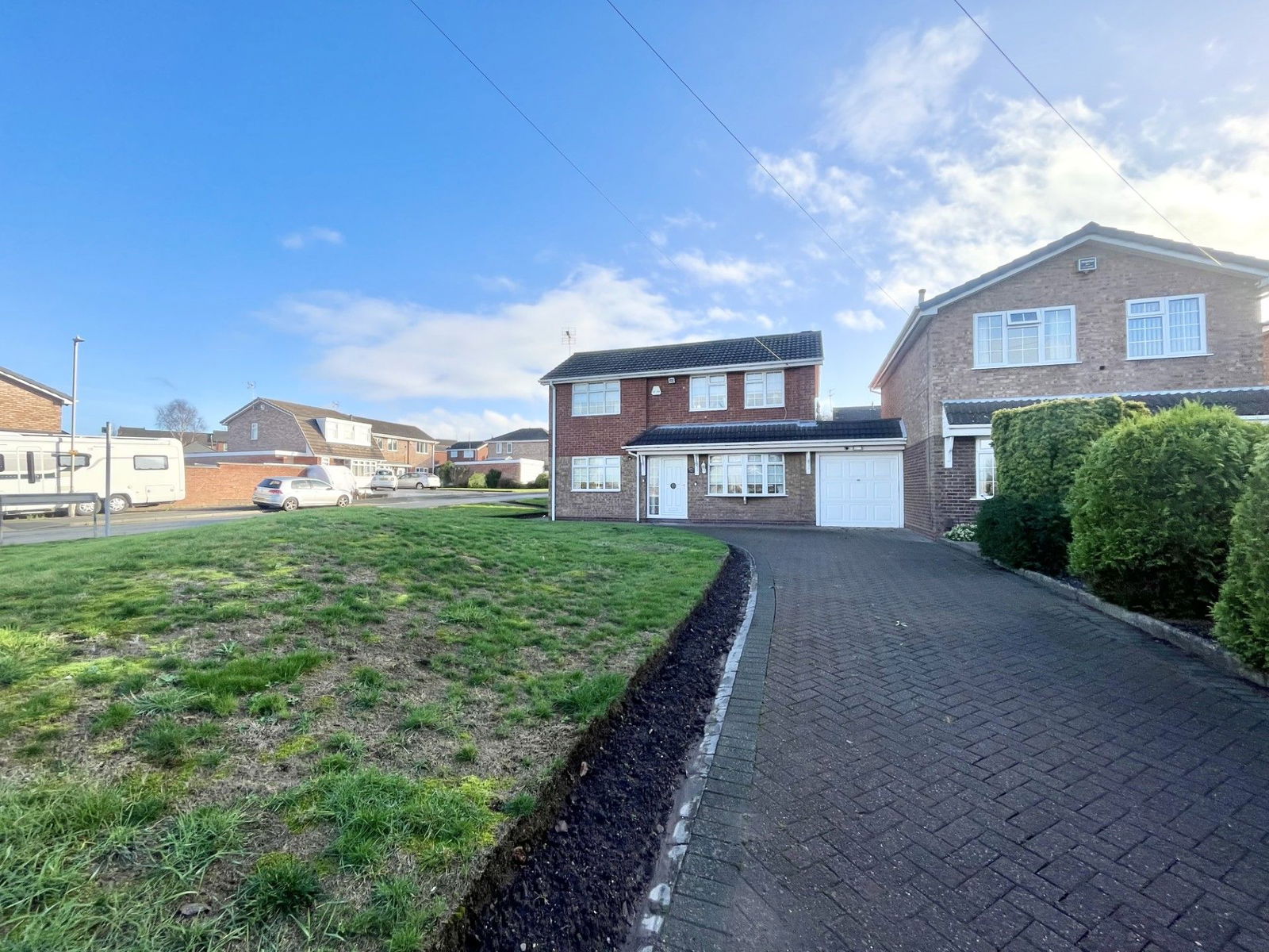 3 bedroom Detached house Under Offer
