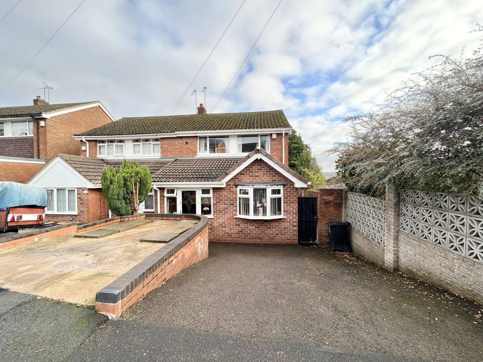 3 bedroom Semi-detached house For Sale