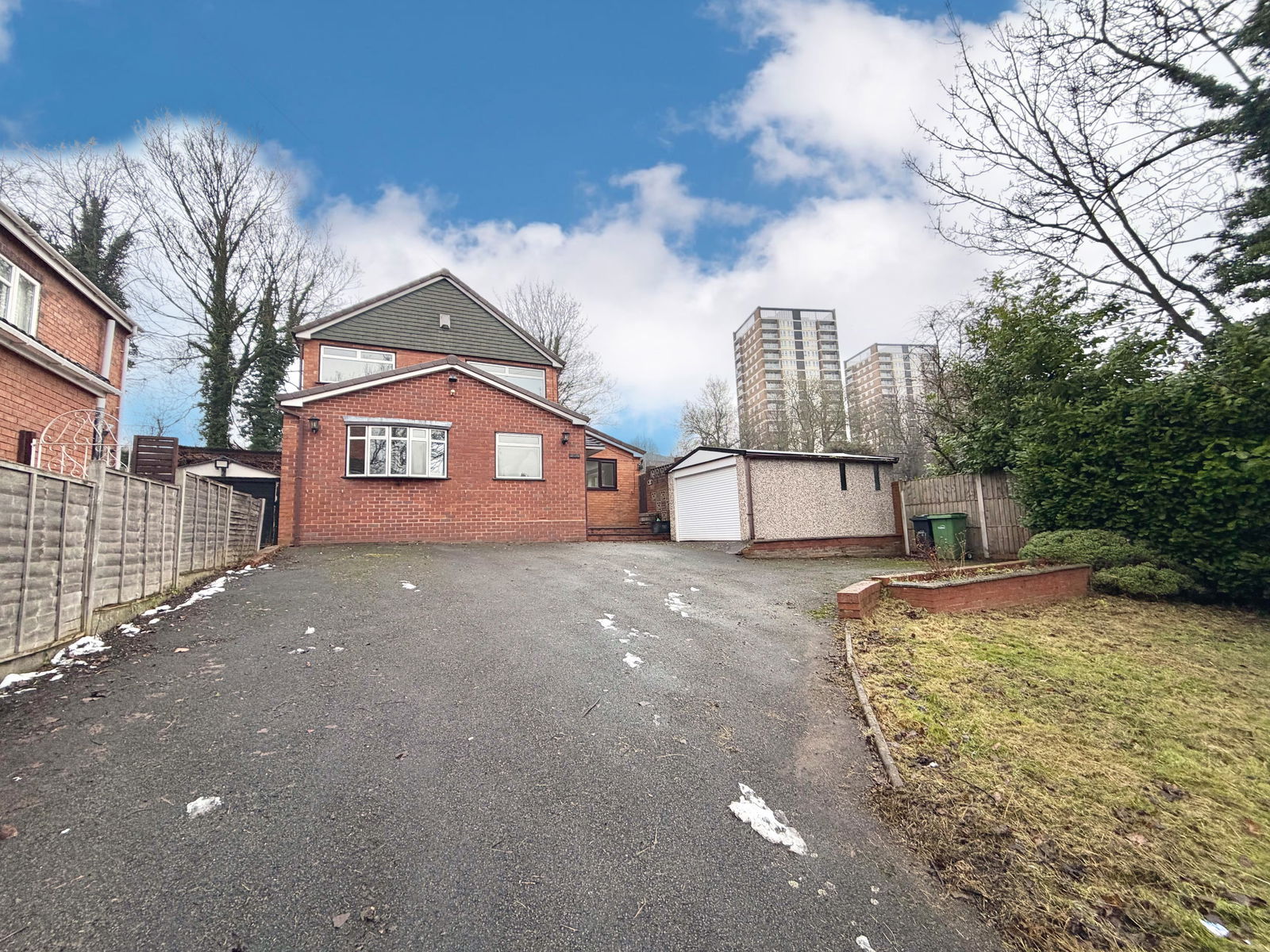 3 bedroom Detached house For Sale
