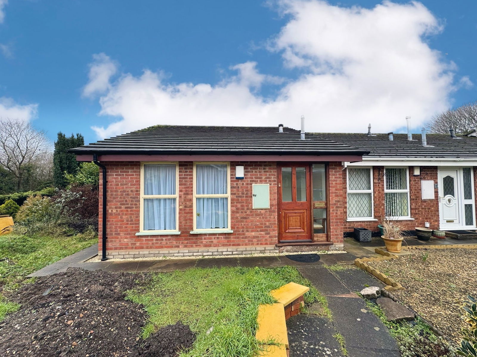 1 bedroom Terraced bungalow Under Offer