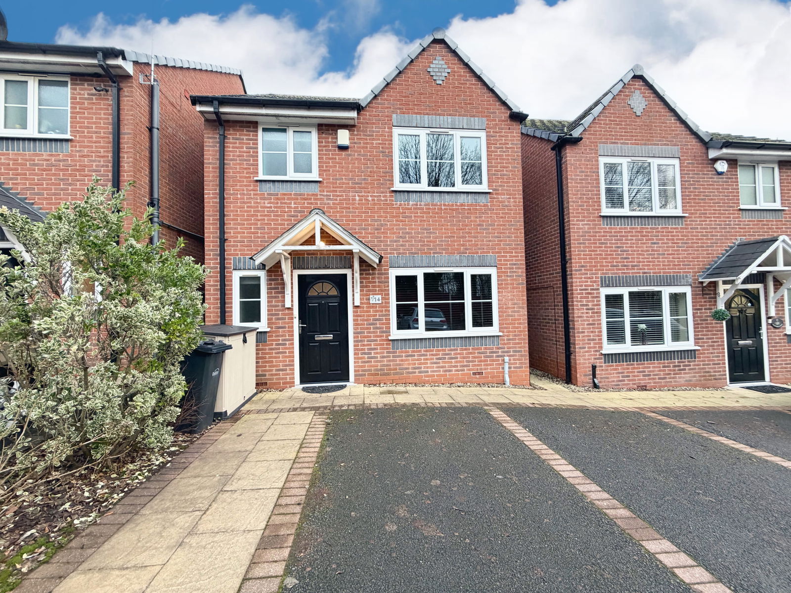 3 bedroom Detached house Under Offer