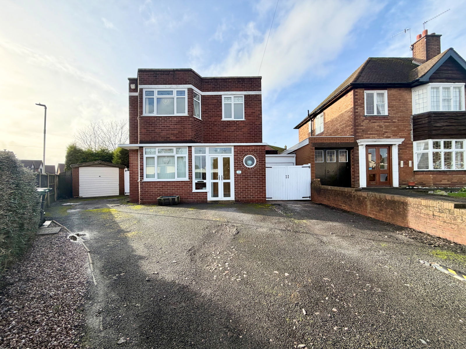 3 bedroom Detached house Under Offer