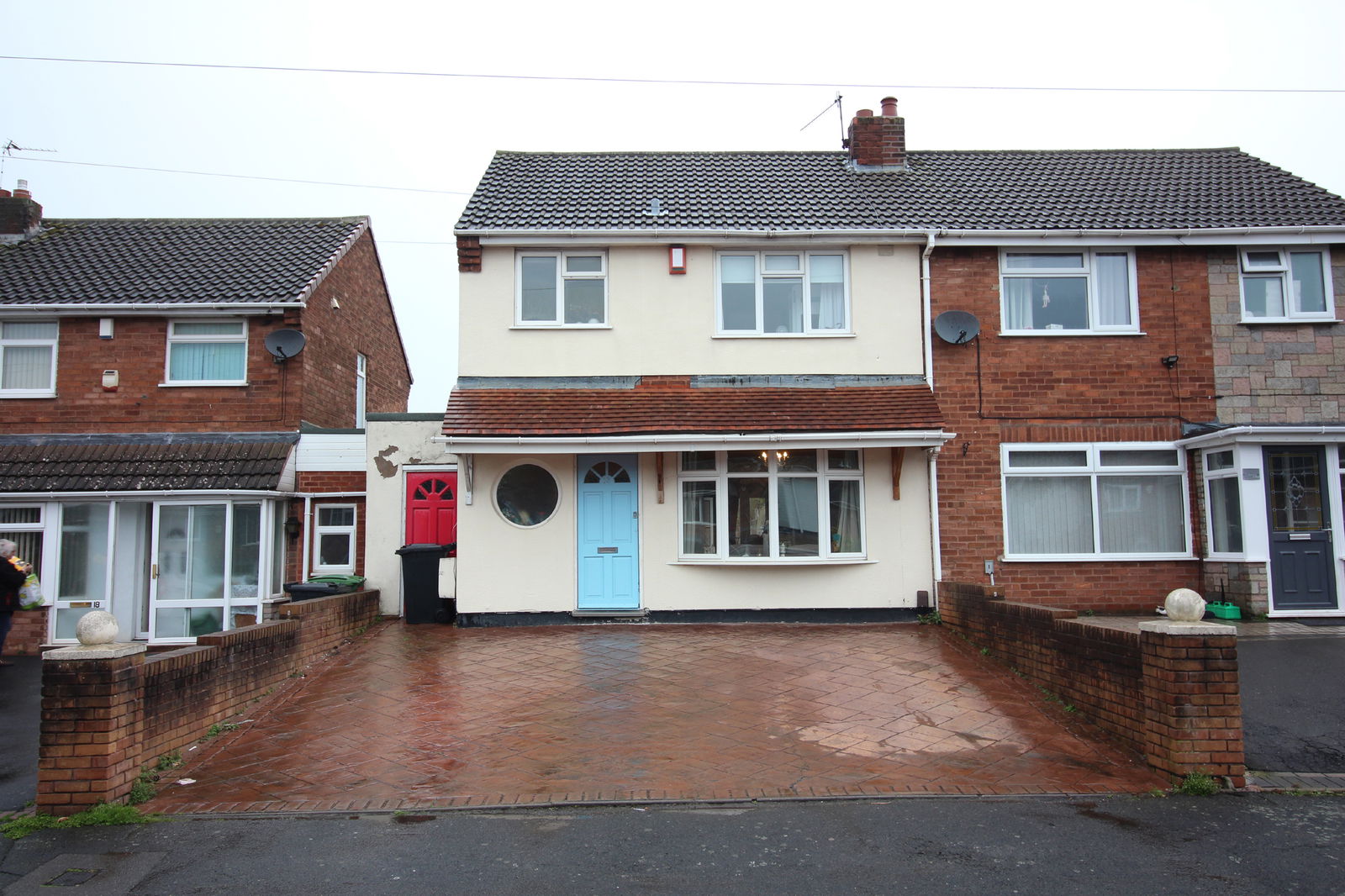 3 bedroom Semi-detached house For Sale