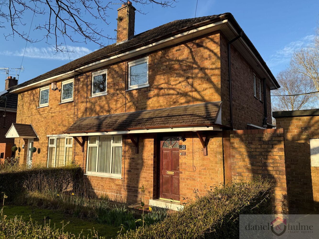 2 bedroom Semi-detached house Sold