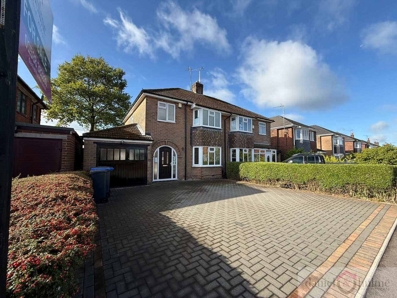 3 bedroom Semi-detached house Sold
