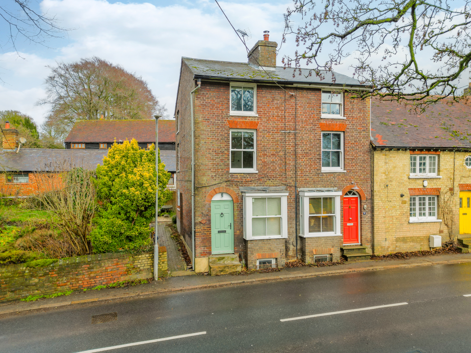 3 bedroom End of terrace house Under Offer