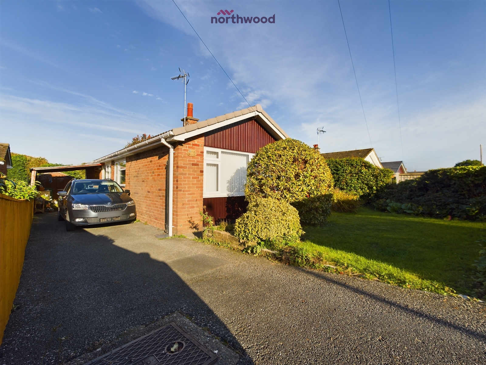 3 bedroom Detached bungalow Under Offer