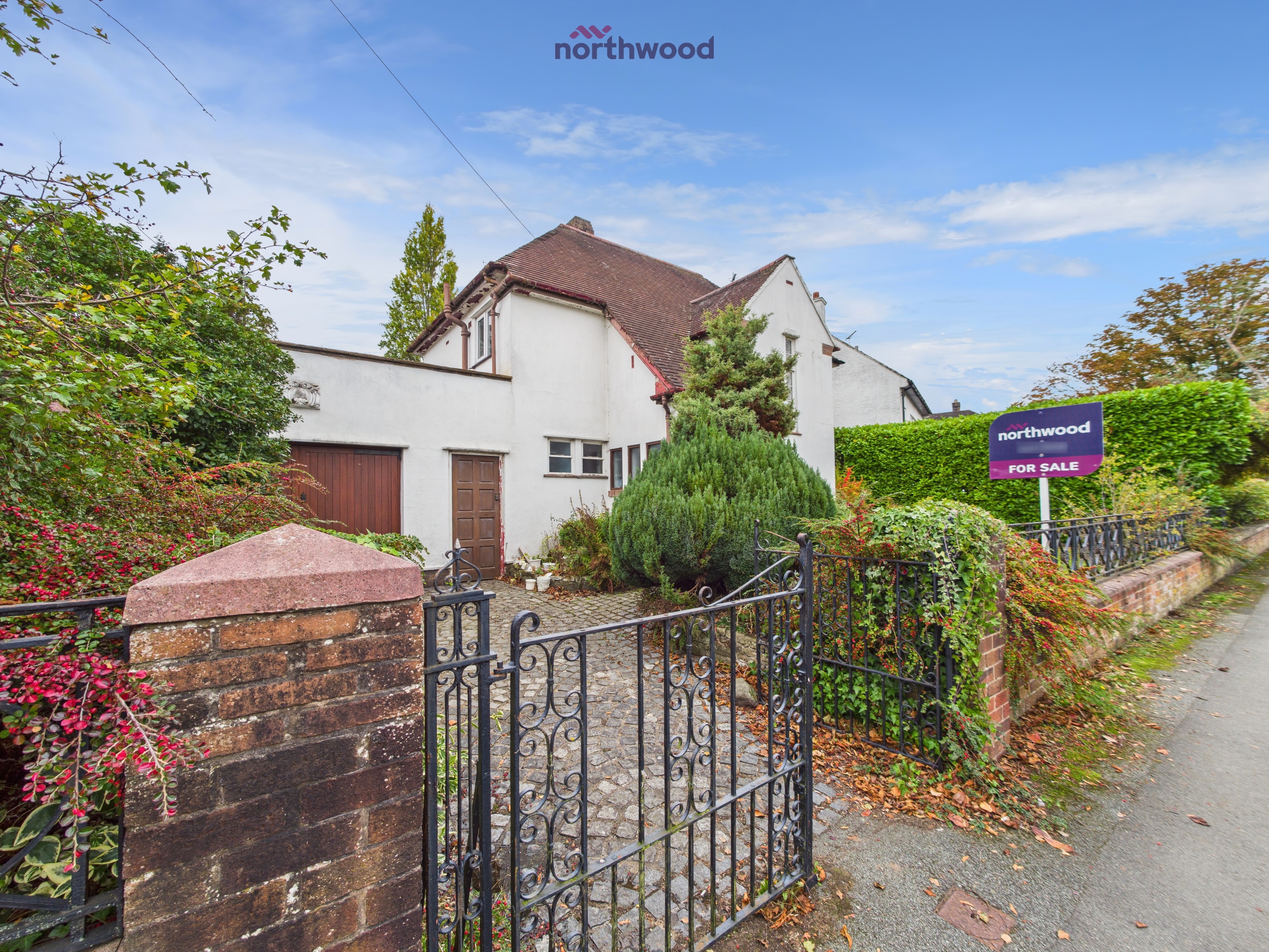 3 bedroom Detached house Under Offer