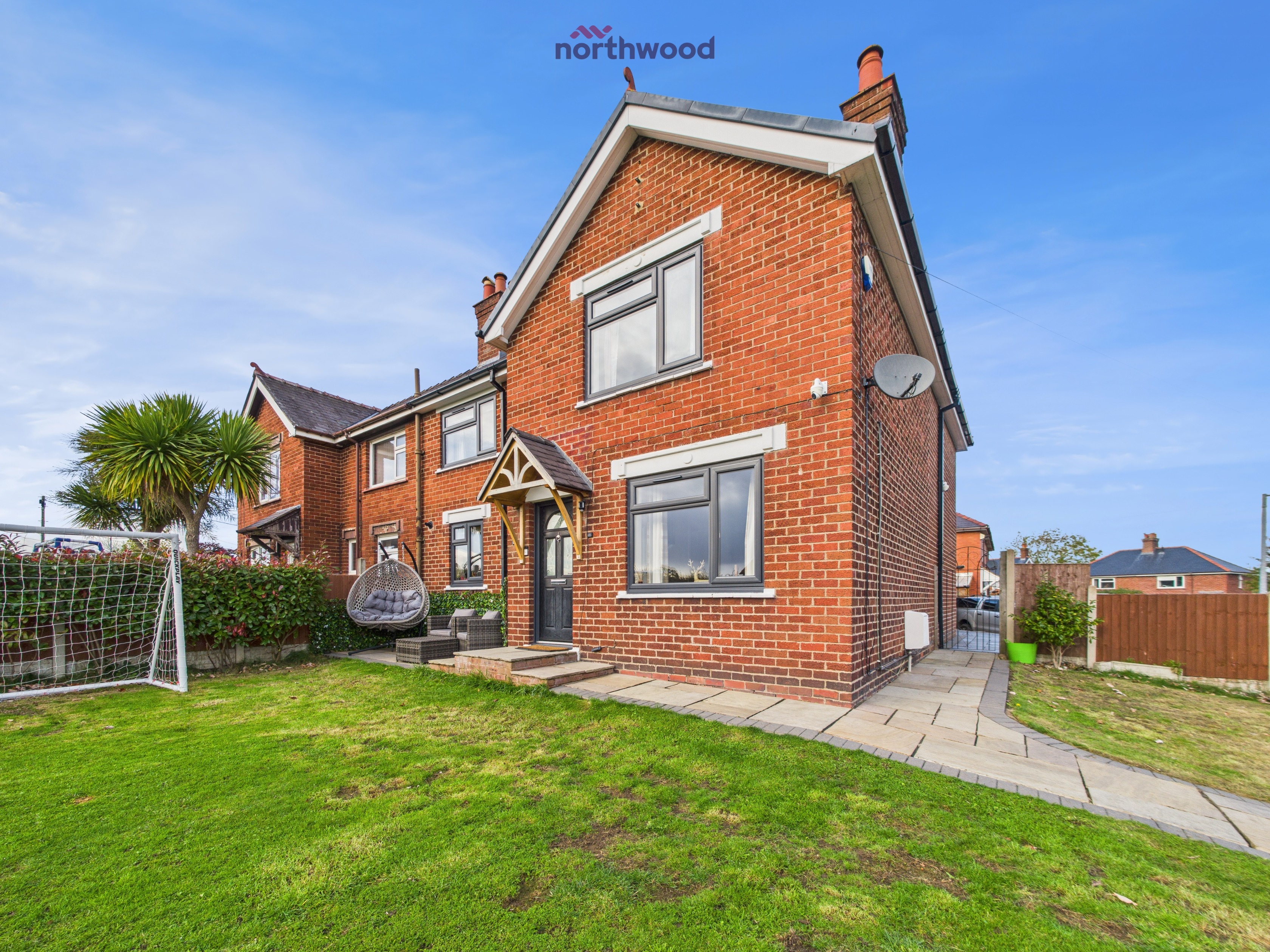 4 bedroom Semi-detached house For Sale