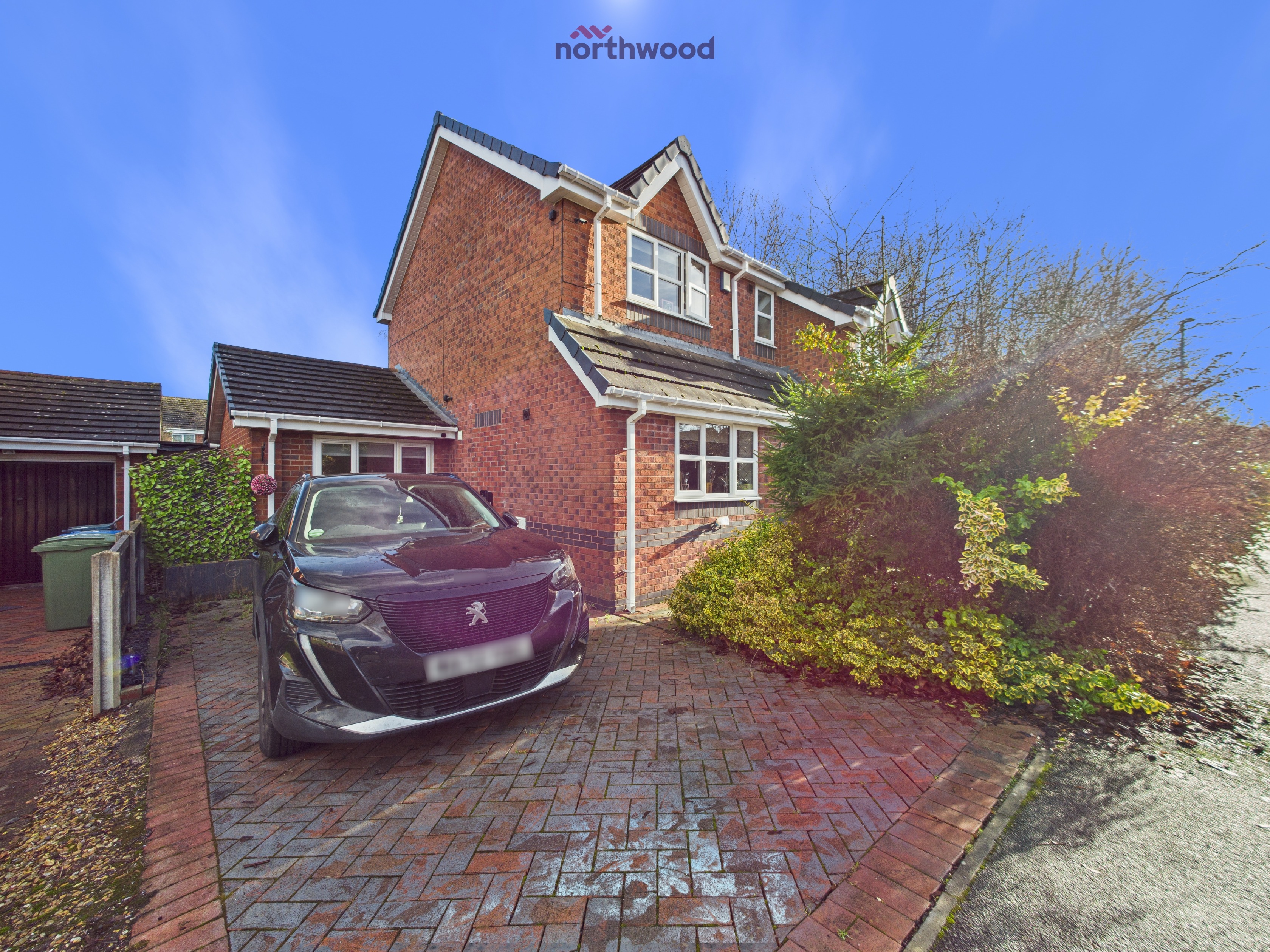 3 bedroom Detached house Under Offer