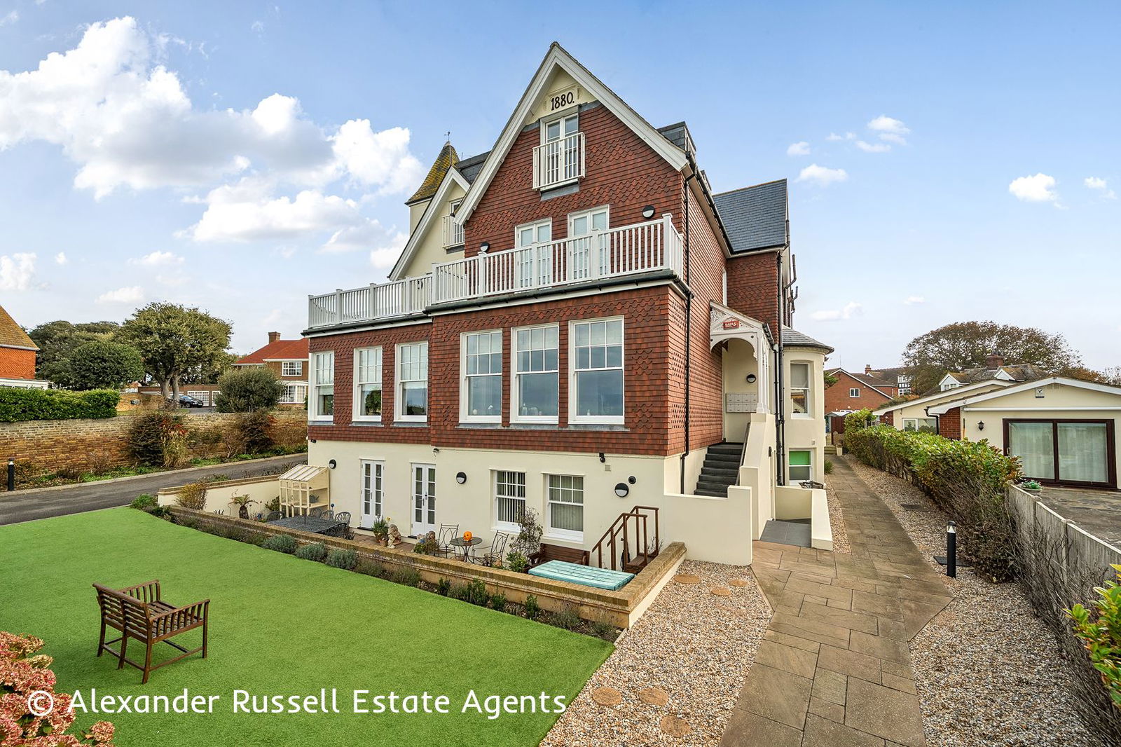 2 bedroom Apartment Under Offer