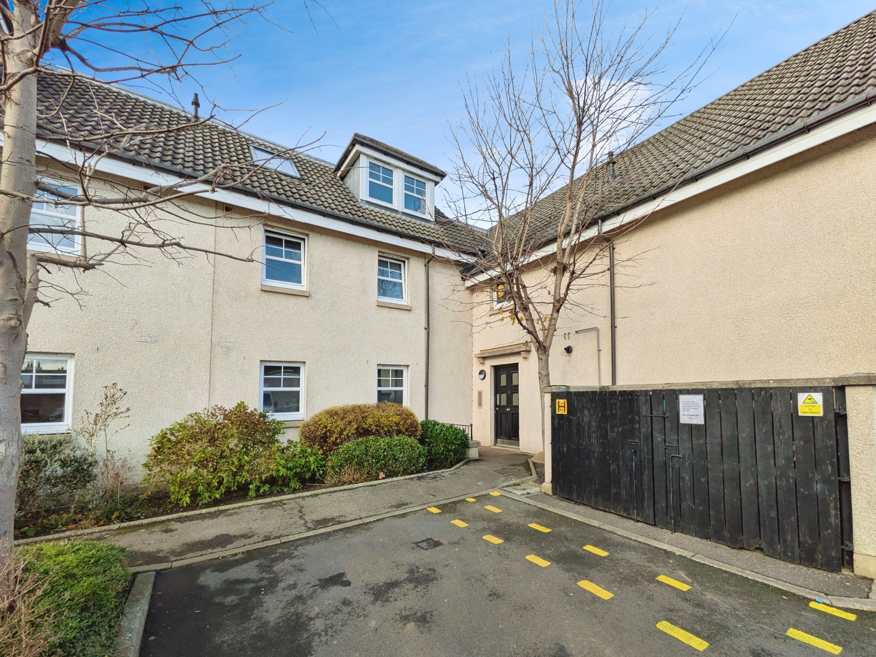 2 bedroom Flat To Let
