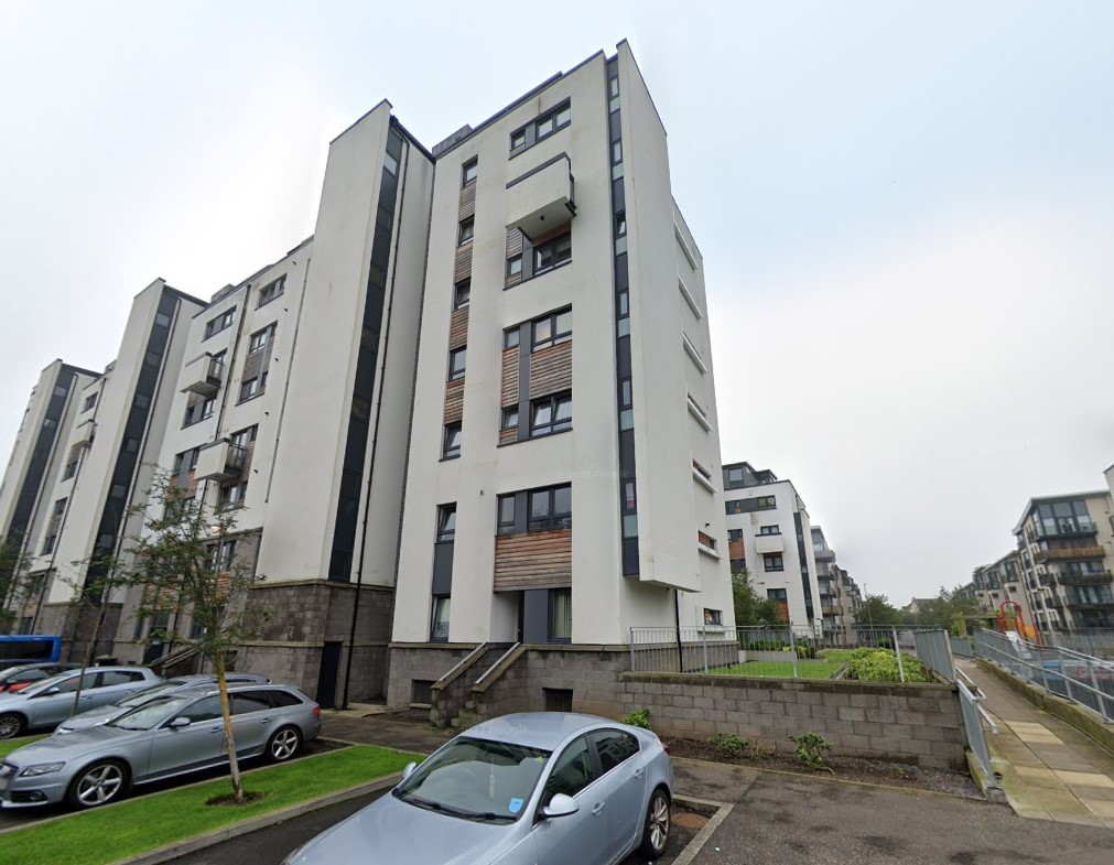 3 bedroom Flat To Let
