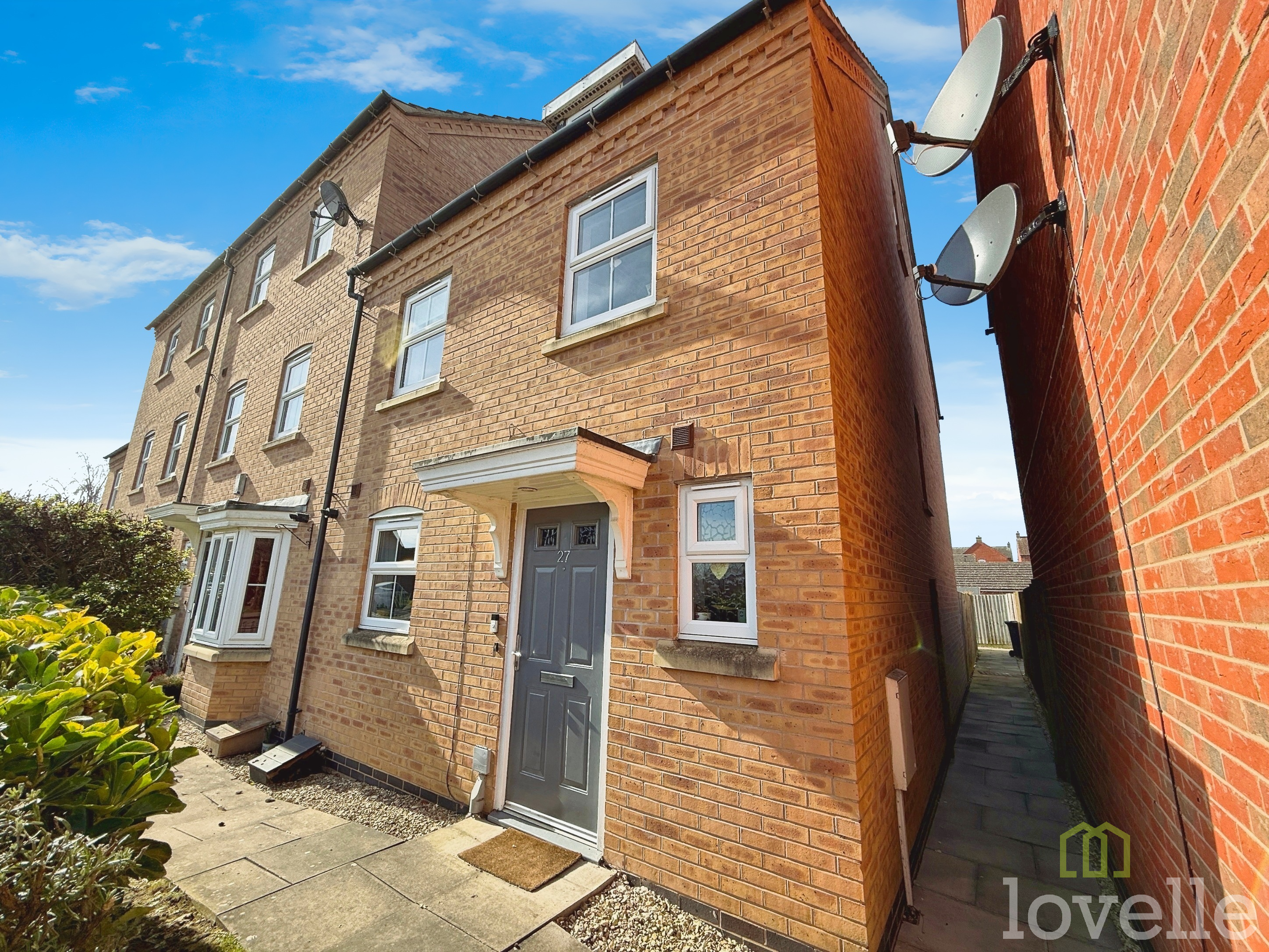 3 bedroom Town house Under Offer