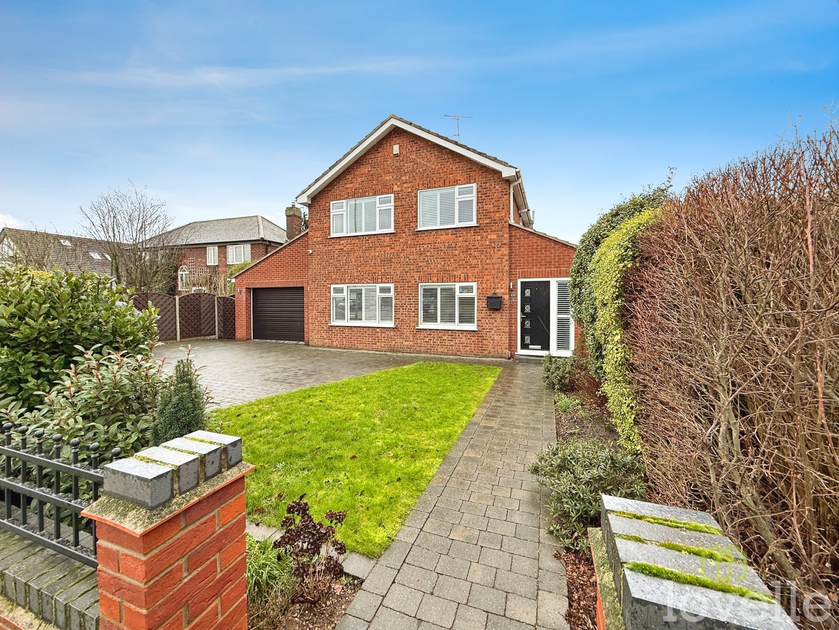 4 bedroom Detached house Under Offer