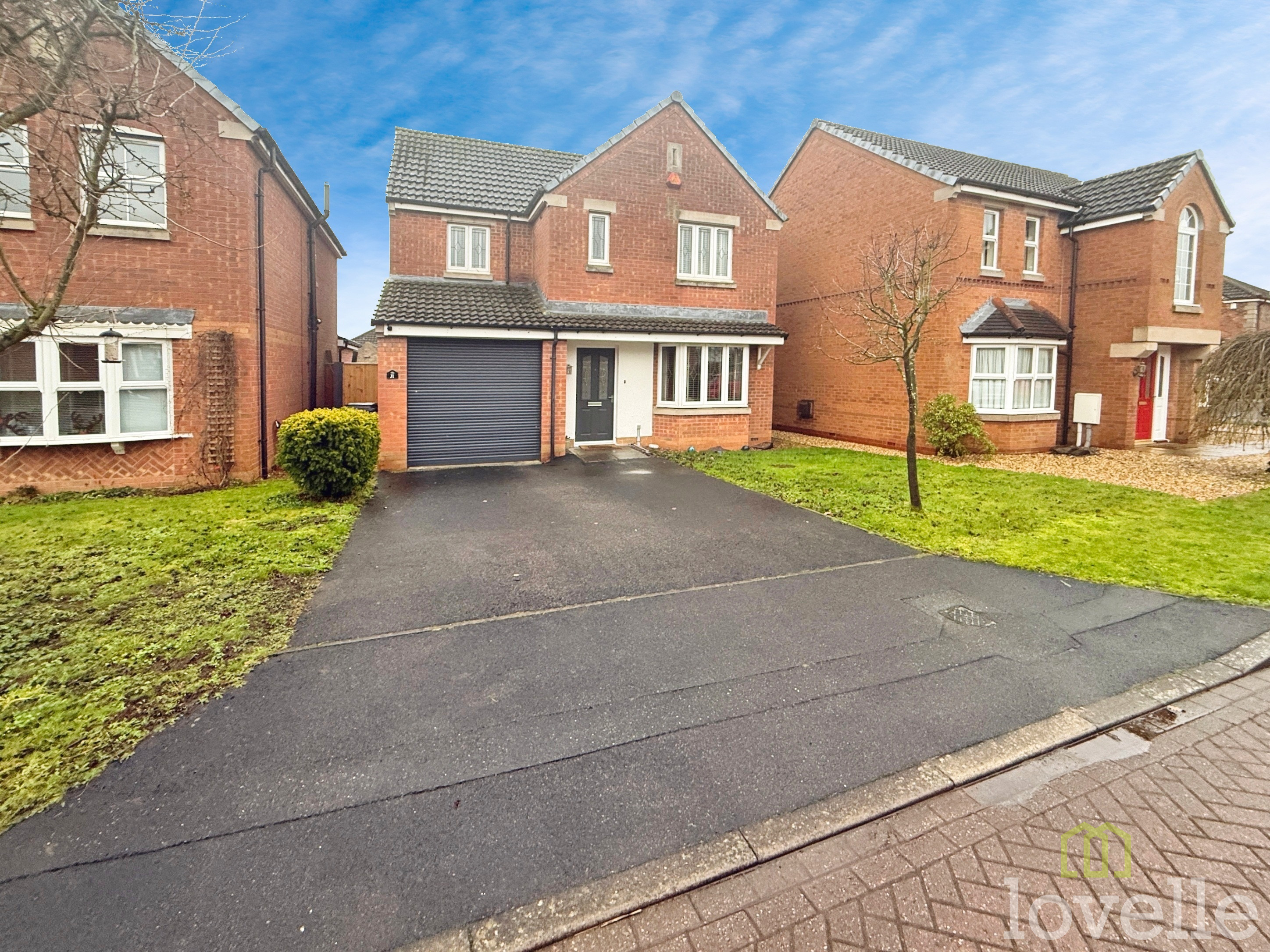 3 bedroom Detached house Under Offer
