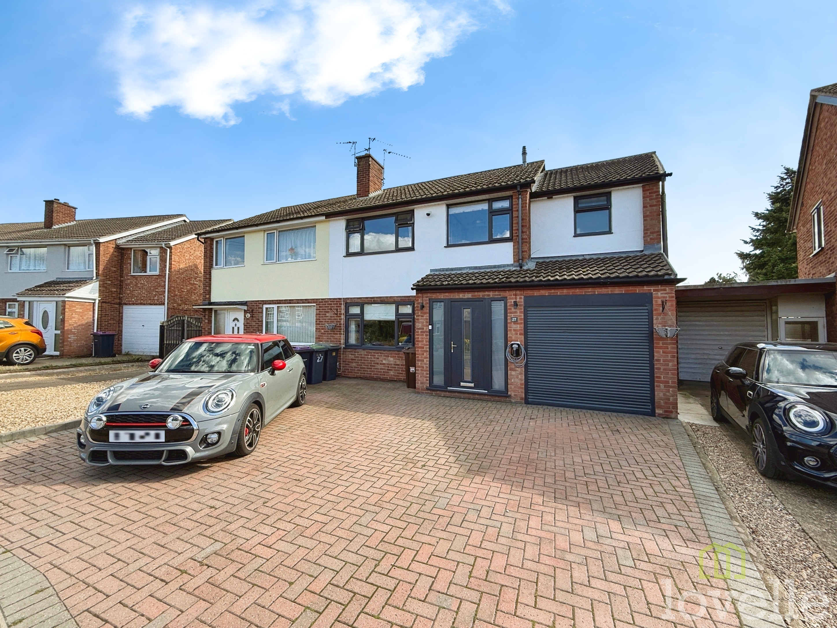 4 bedroom Semi-detached house Under Offer