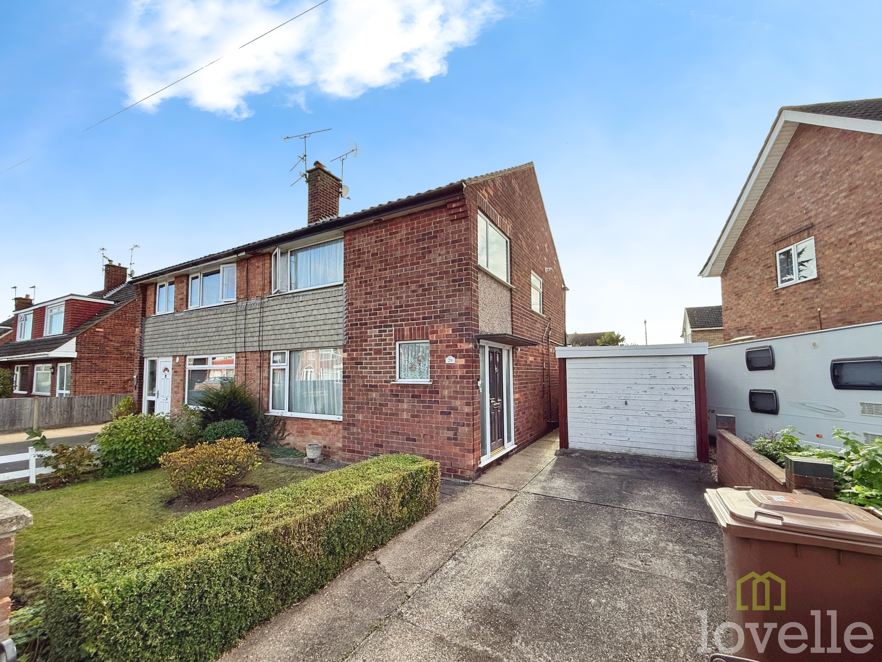 3 bedroom Semi-detached house Under Offer
