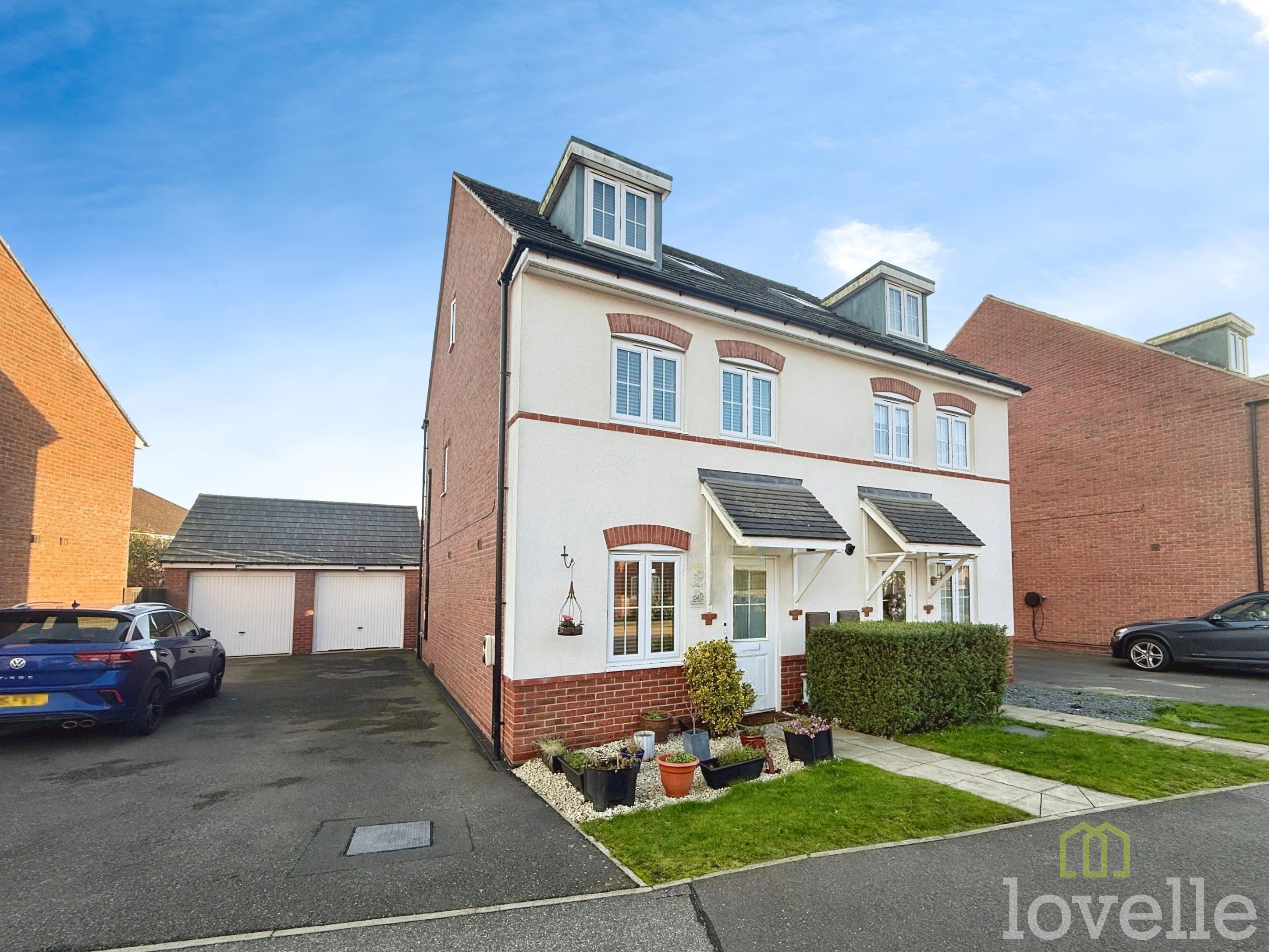 4 bedroom Semi-detached house Under Offer