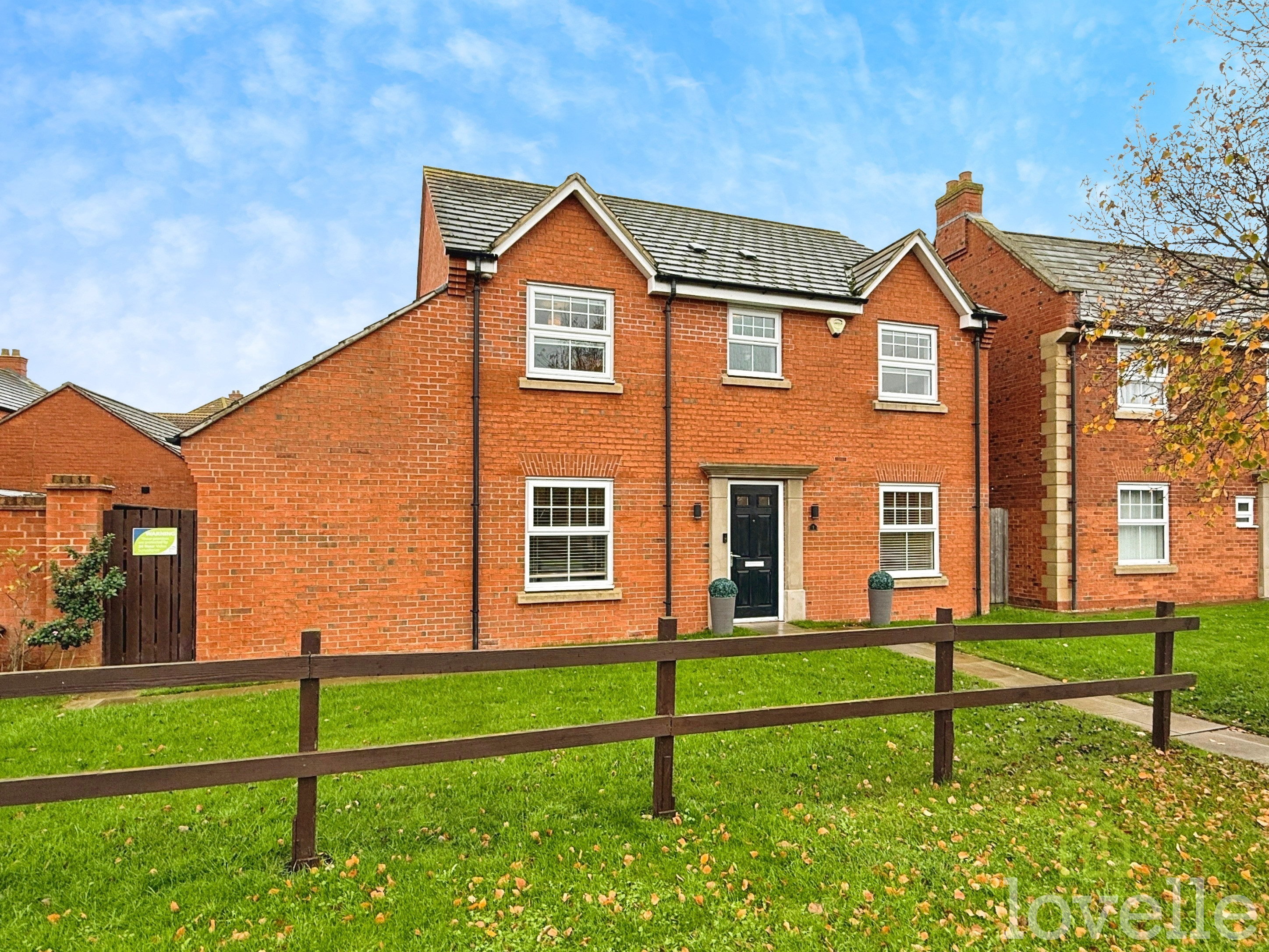 4 bedroom Detached house Under Offer