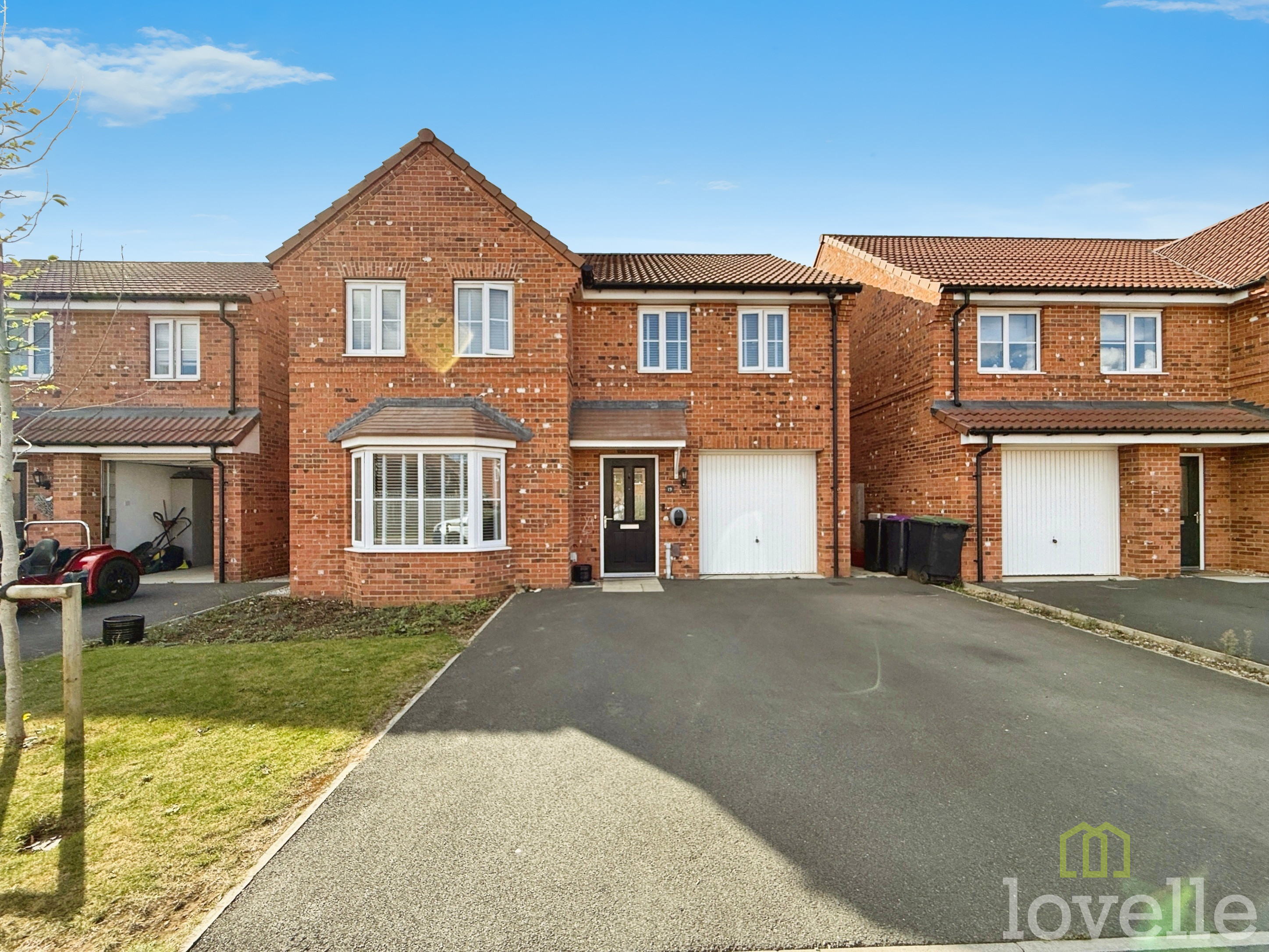 4 bedroom Detached house Under Offer