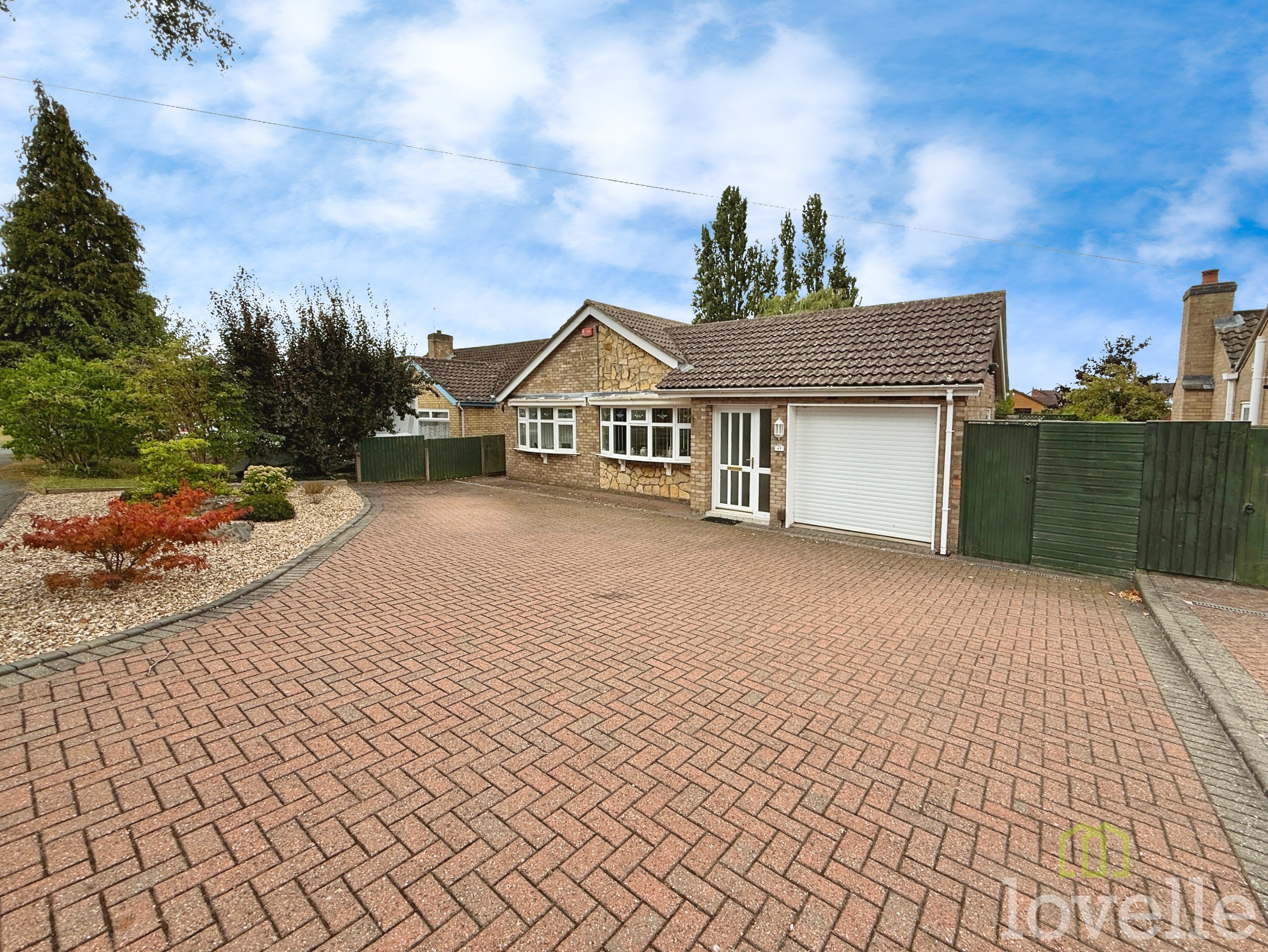 4 bedroom Detached bungalow Under Offer