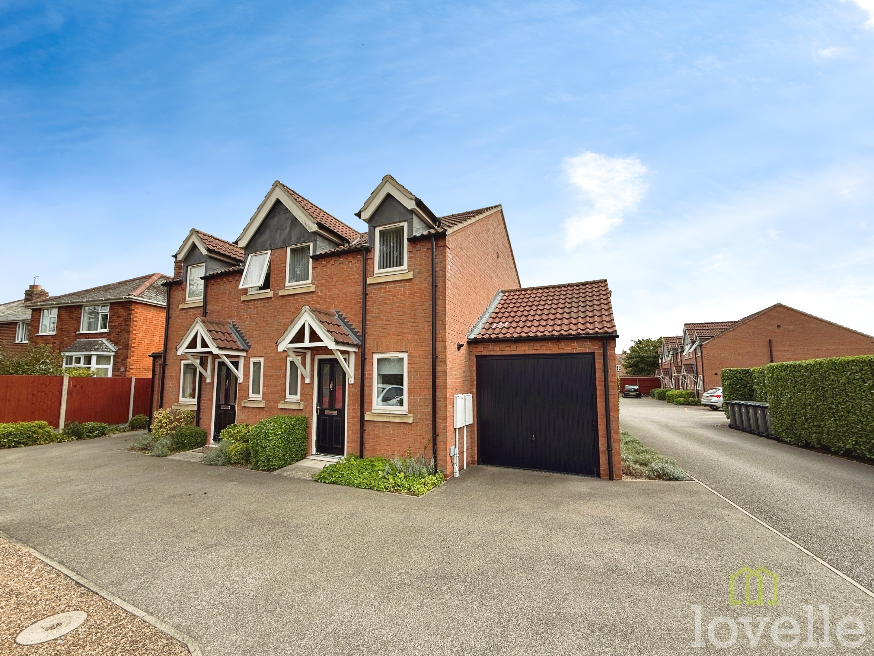 2 bedroom Semi-detached house For Sale