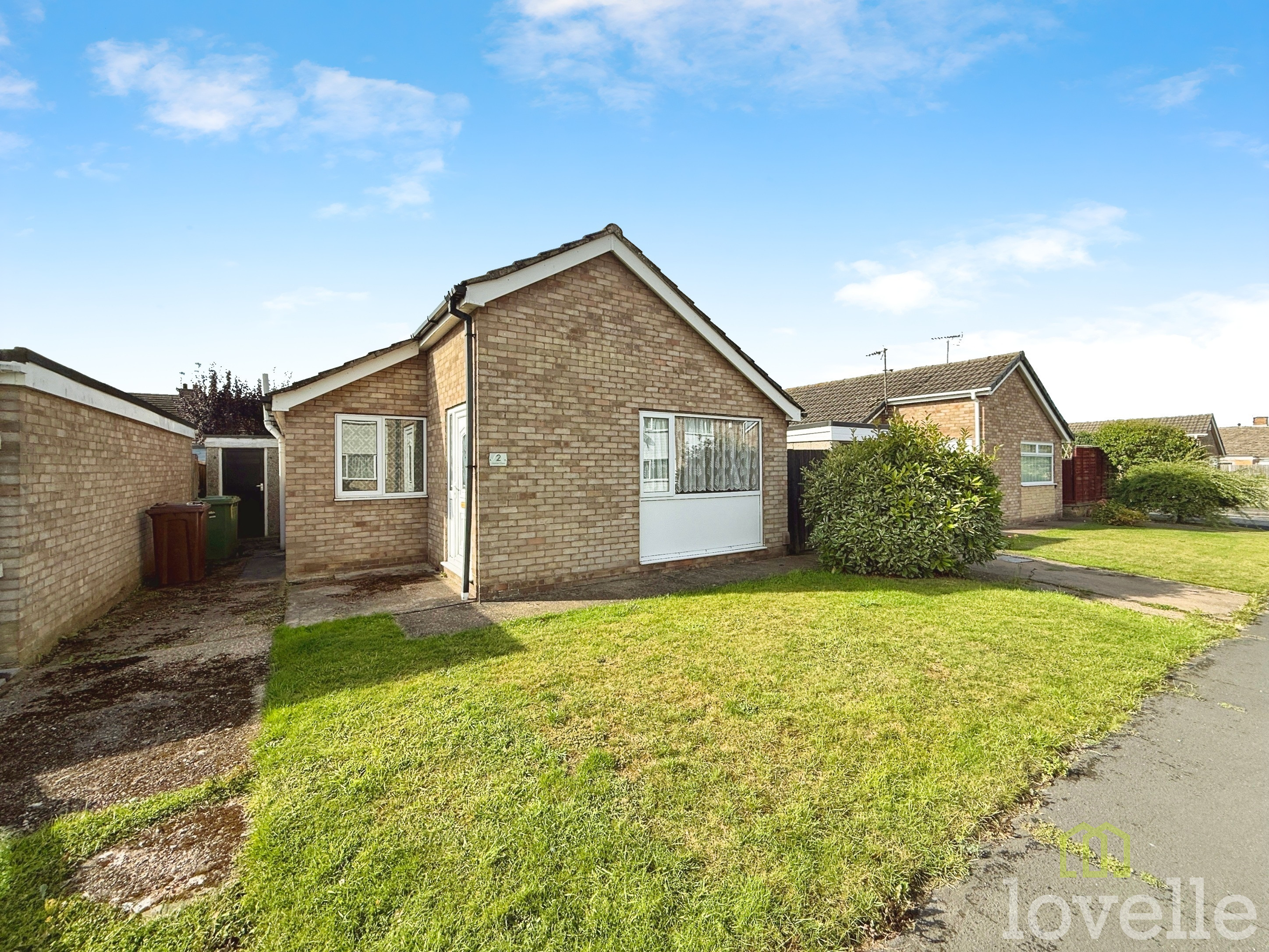 3 bedroom Detached bungalow Under Offer