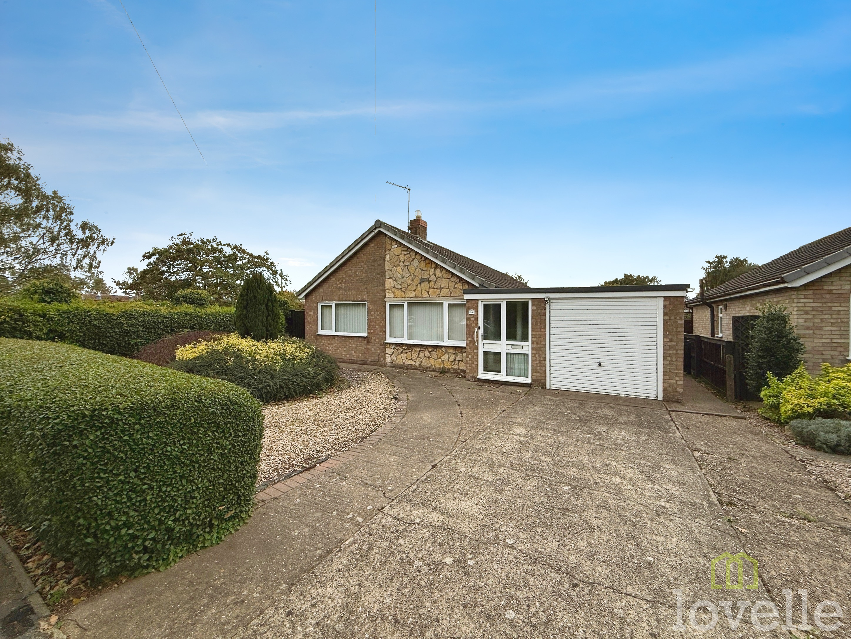 3 bedroom Detached bungalow Under Offer