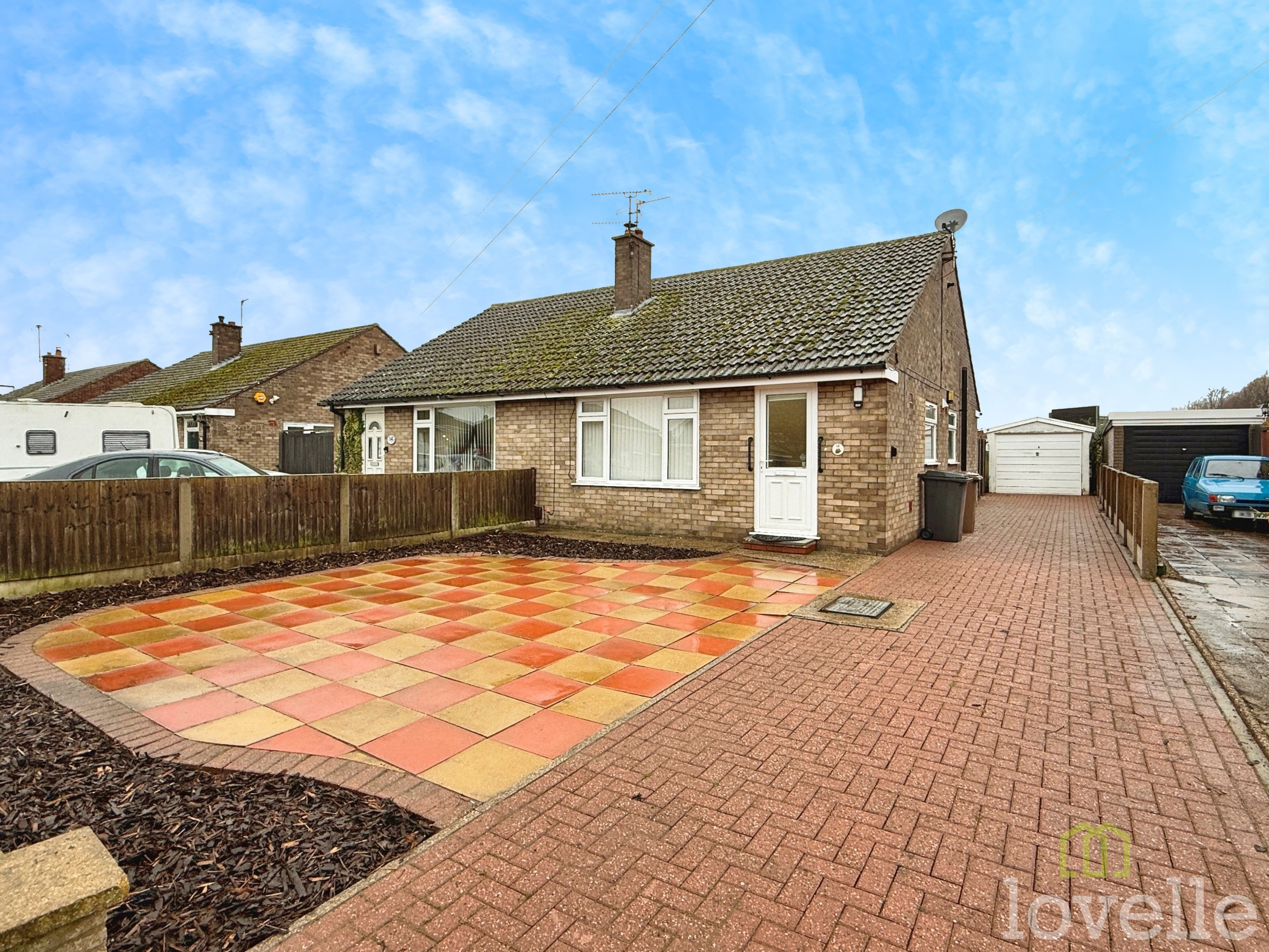 2 bedroom Detached bungalow For Sale
