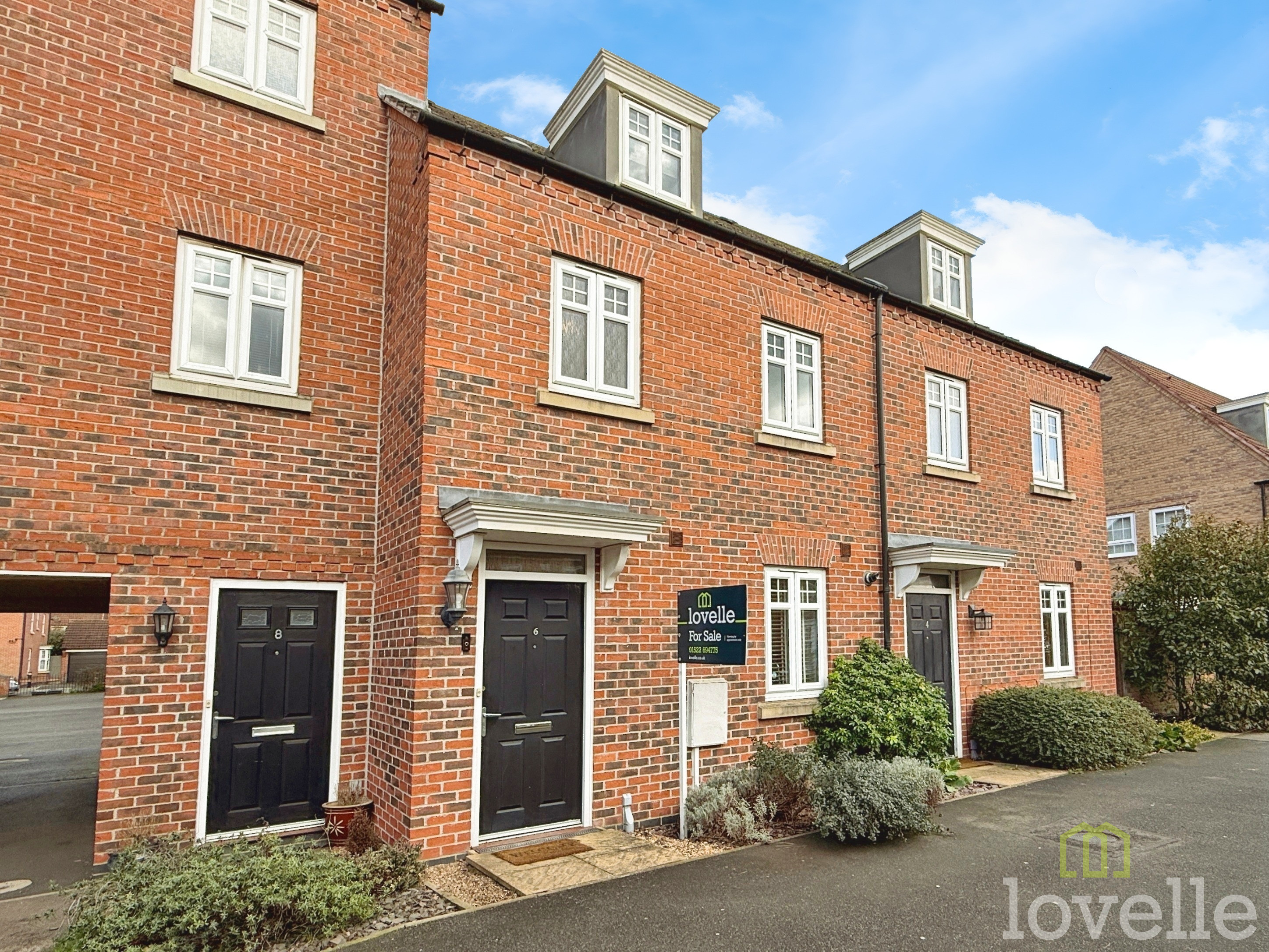 3 bedroom Town house For Sale