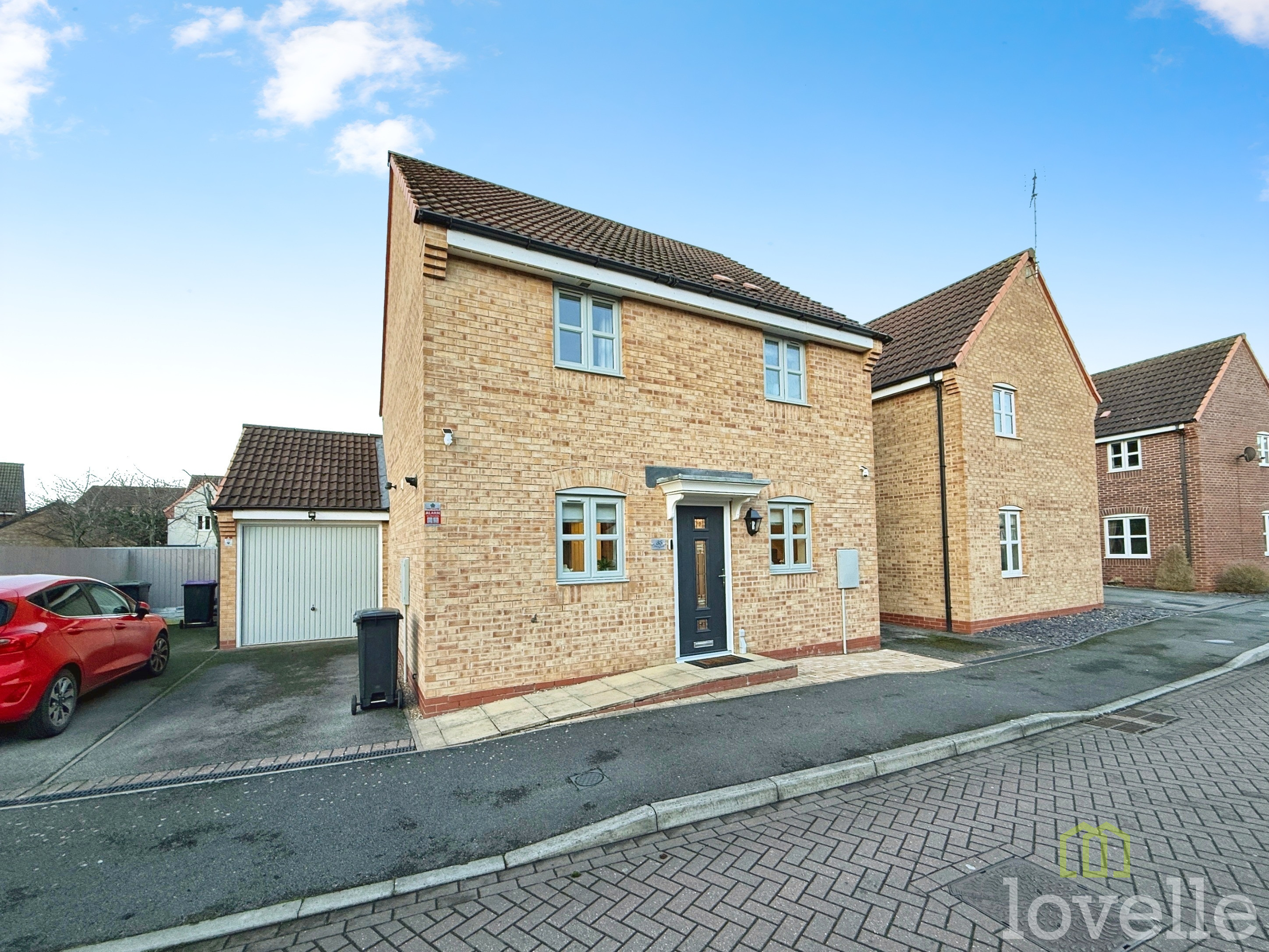 3 bedroom Detached house Under Offer