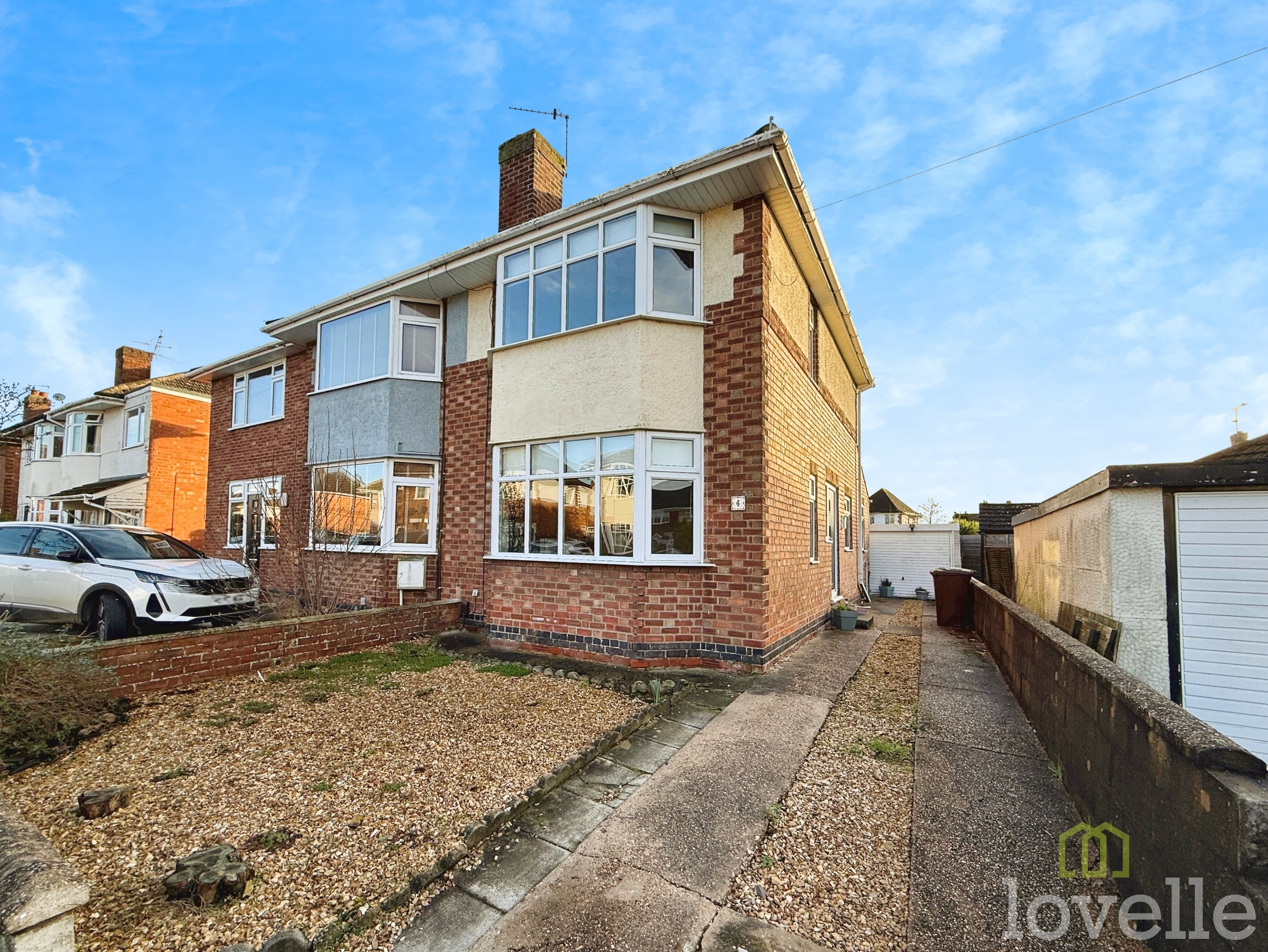 2 bedroom Semi-detached house Under Offer