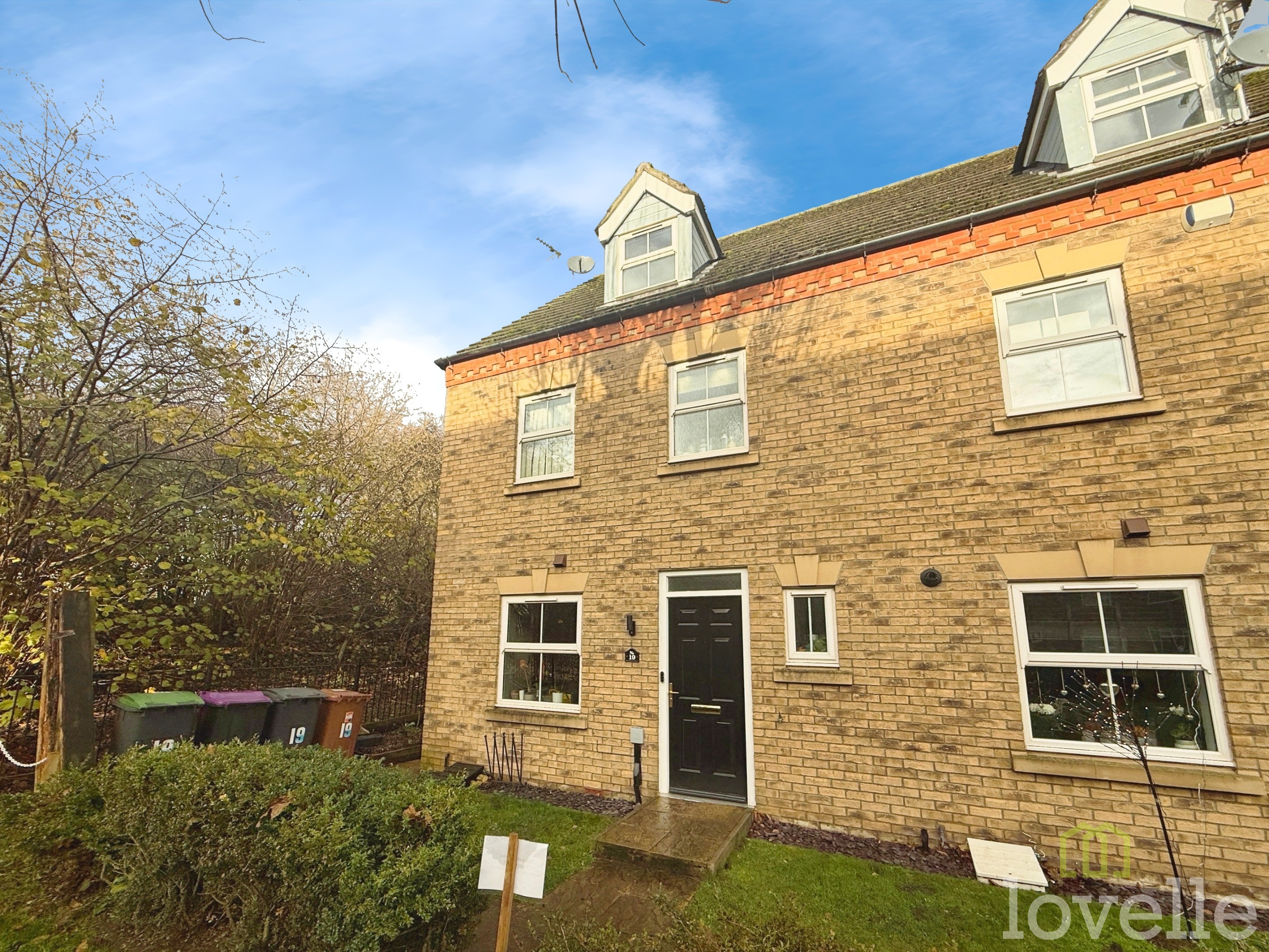 4 bedroom Town house For Sale