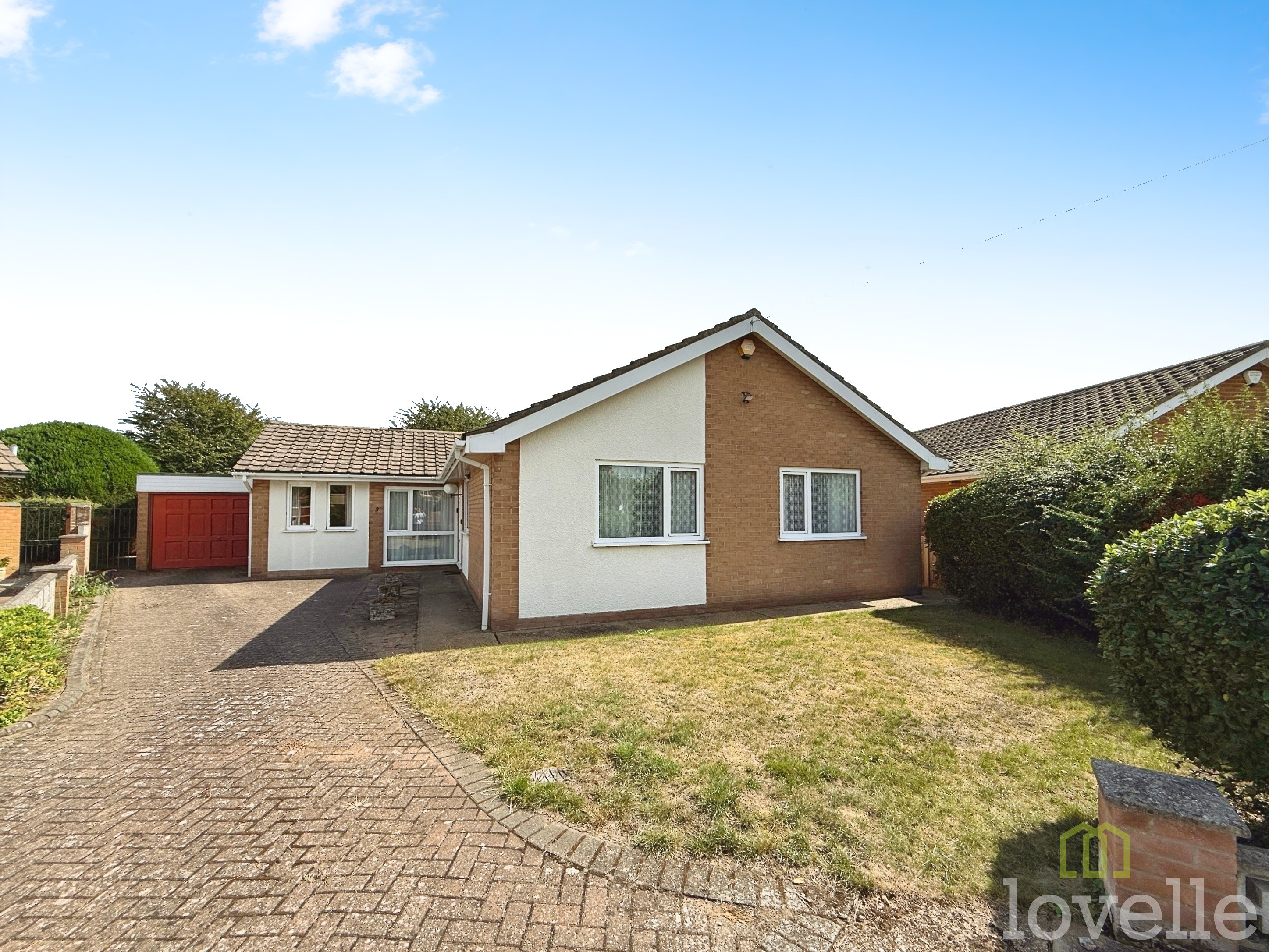3 bedroom Detached bungalow Under Offer