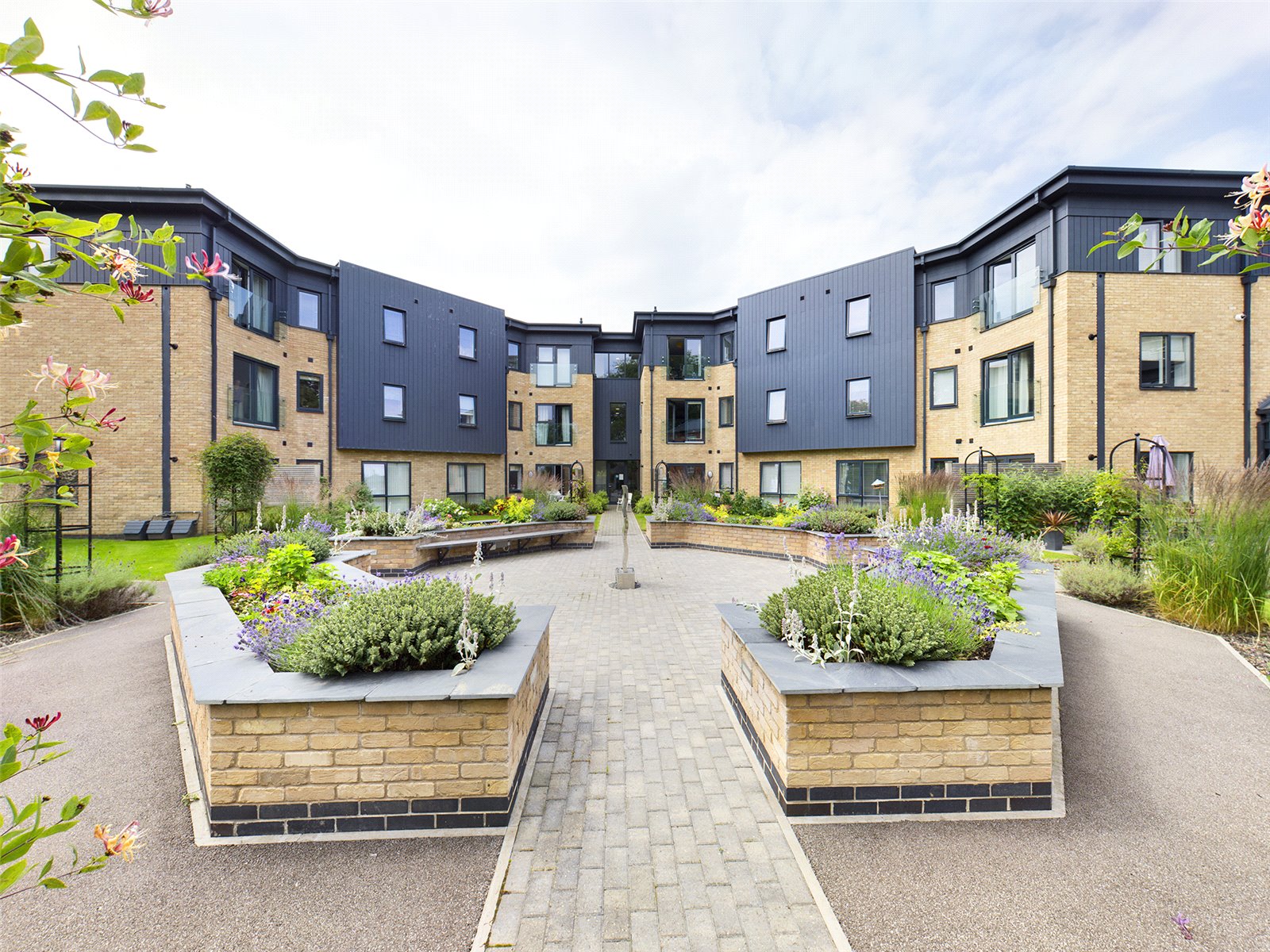 2 bedroom Flat Under Offer